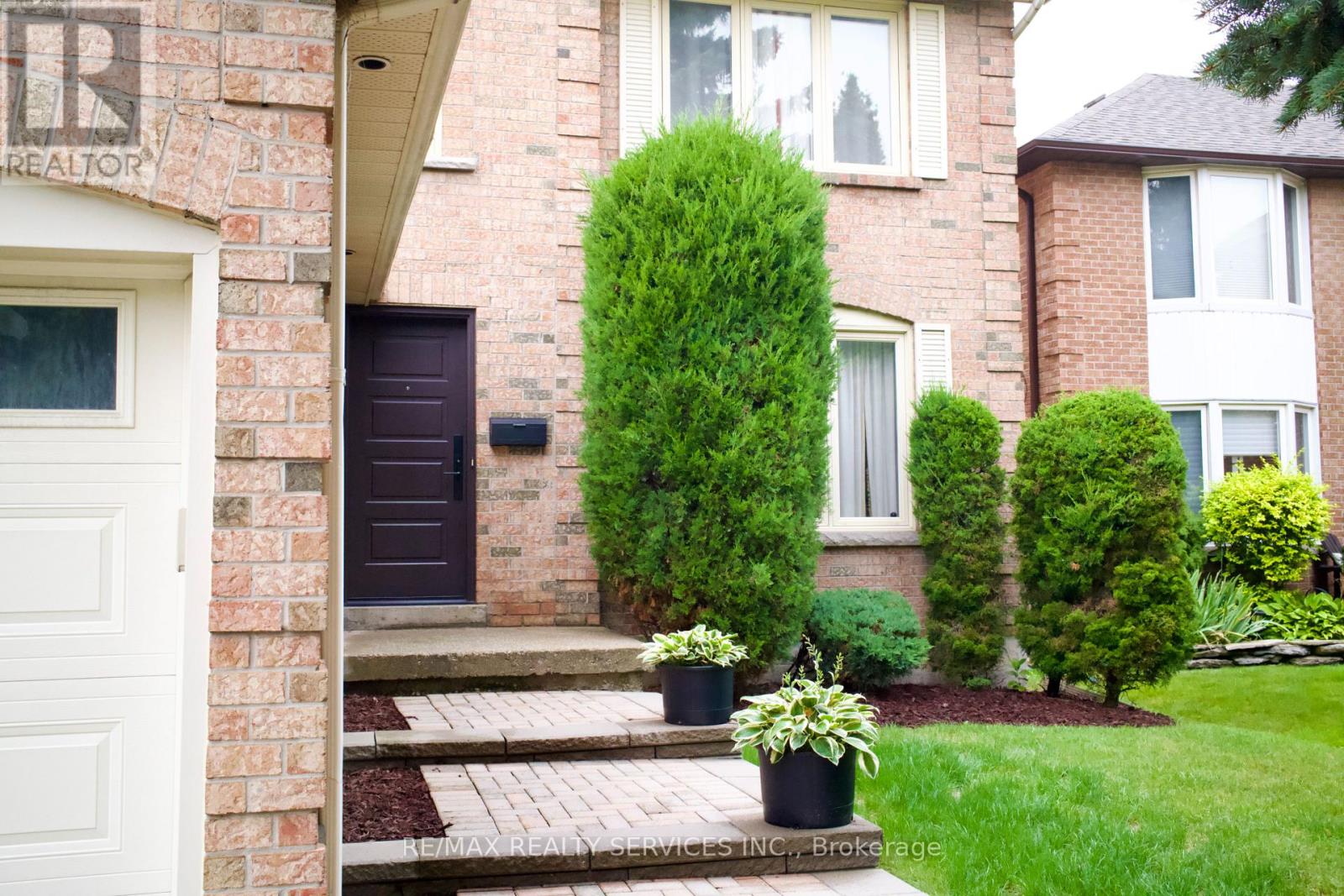 3975 Seebring Crescent, Mississauga, Ontario  L5L 3Y1 - Photo 2 - W13756032