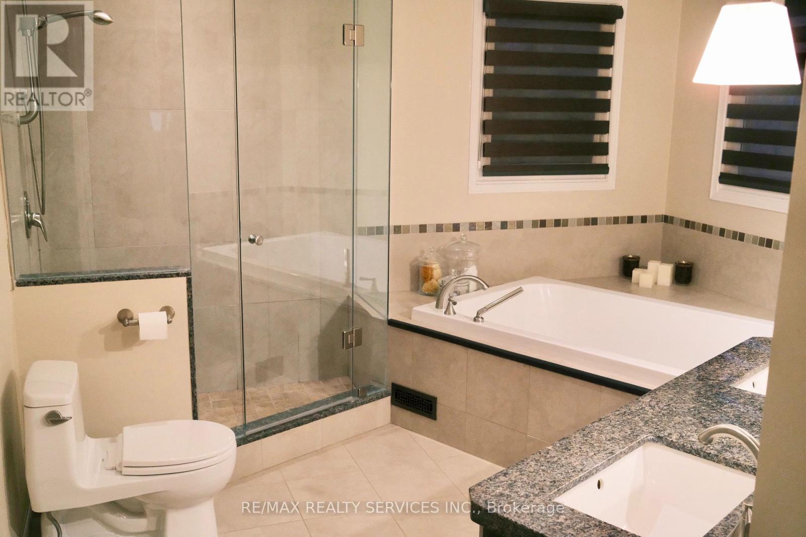 3975 Seebring Crescent, Mississauga, Ontario  L5L 3Y1 - Photo 23 - W13756032