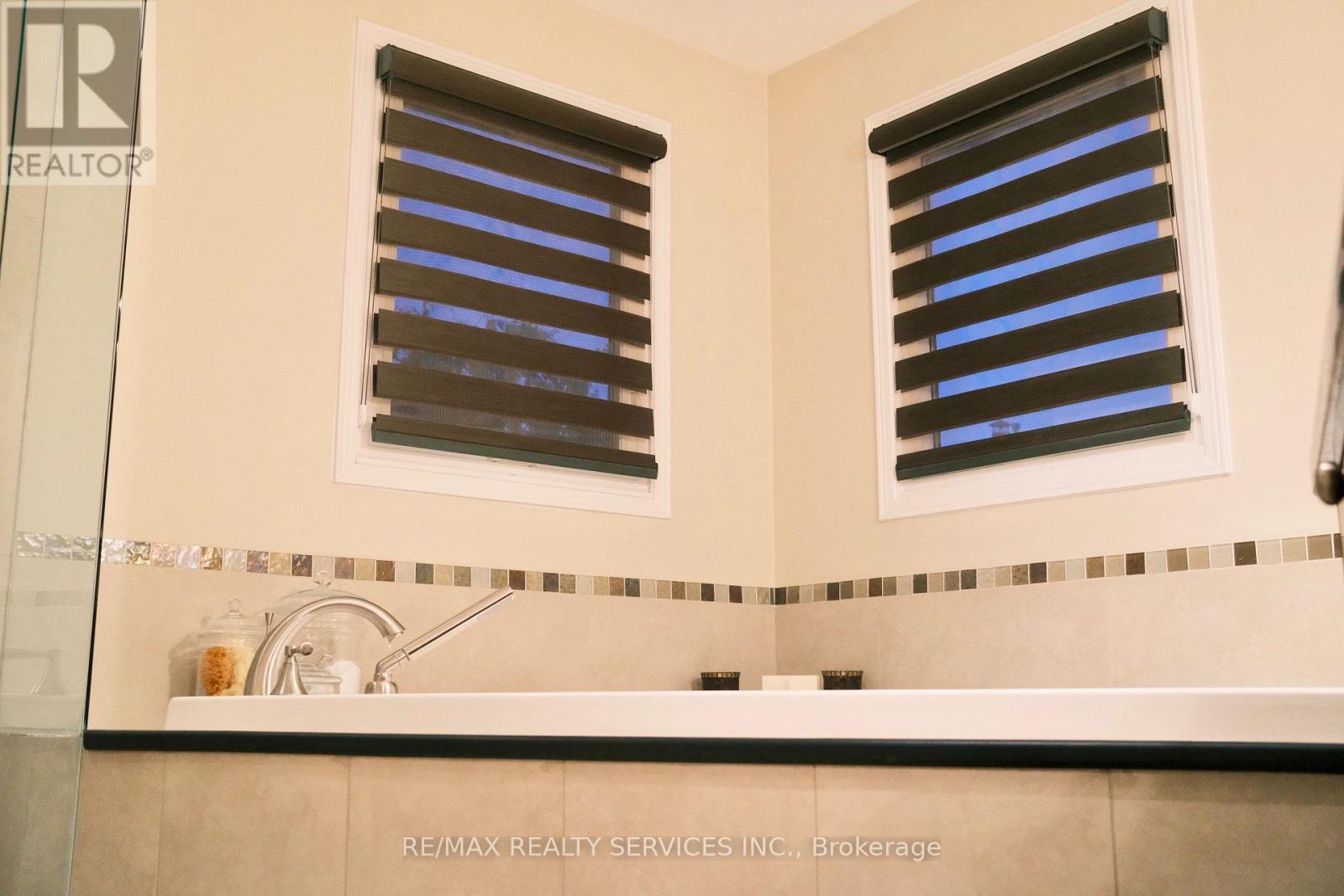 3975 Seebring Crescent, Mississauga, Ontario  L5L 3Y1 - Photo 24 - W13756032