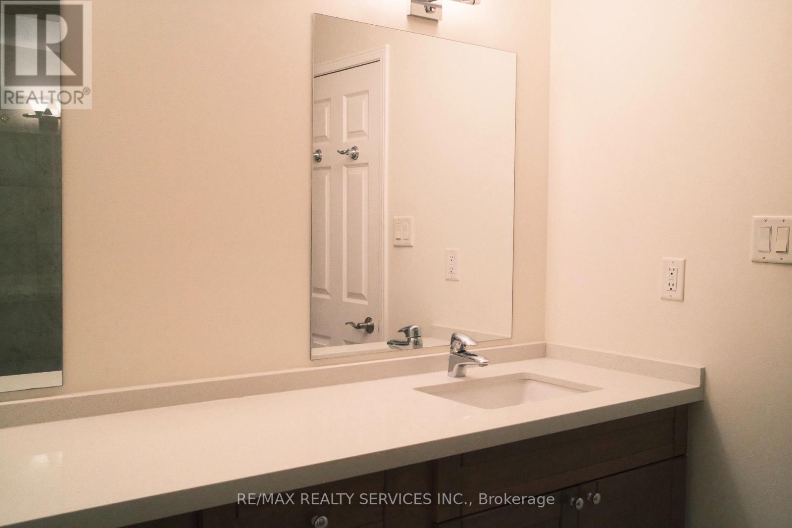 3975 Seebring Crescent, Mississauga, Ontario  L5L 3Y1 - Photo 25 - W13756032