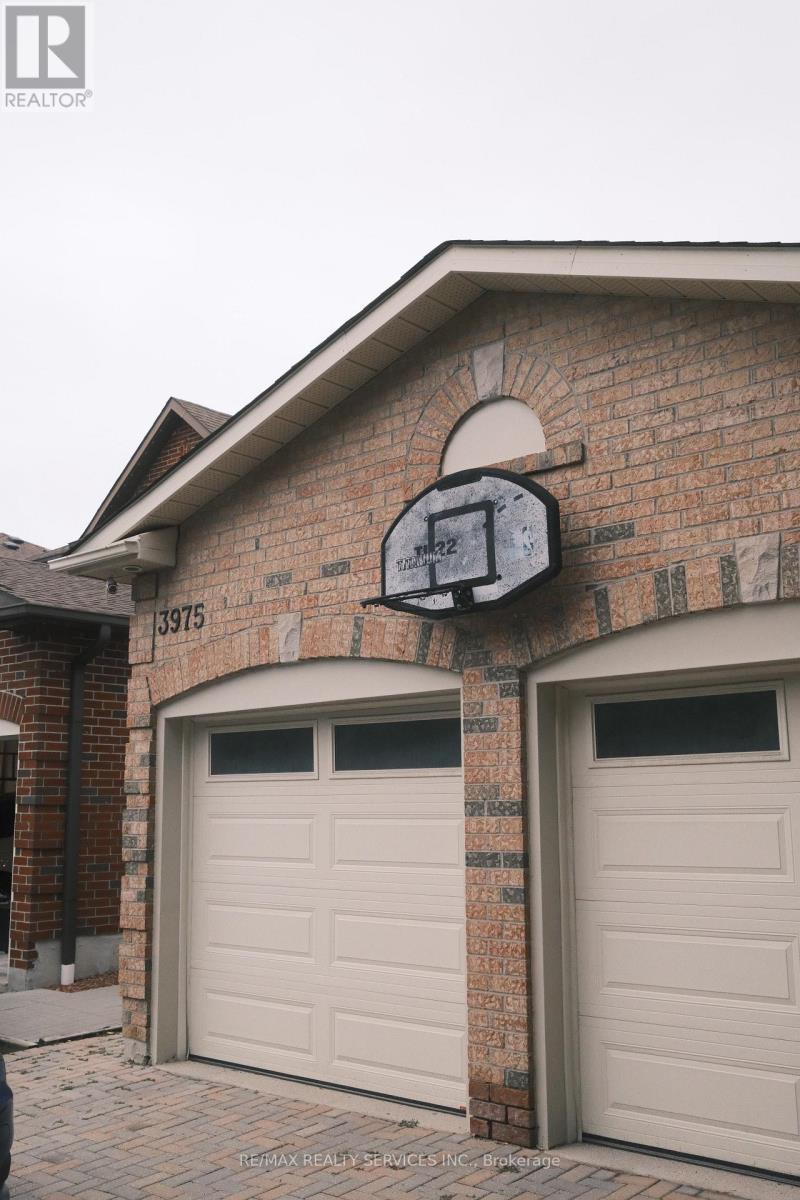 3975 Seebring Crescent, Mississauga, Ontario  L5L 3Y1 - Photo 6 - W13756032