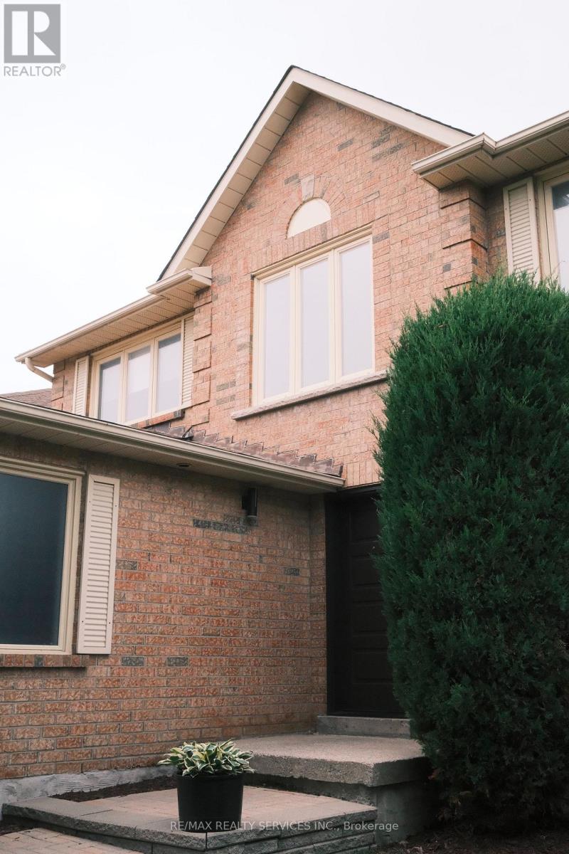 3975 Seebring Crescent, Mississauga, Ontario  L5L 3Y1 - Photo 9 - W13756032