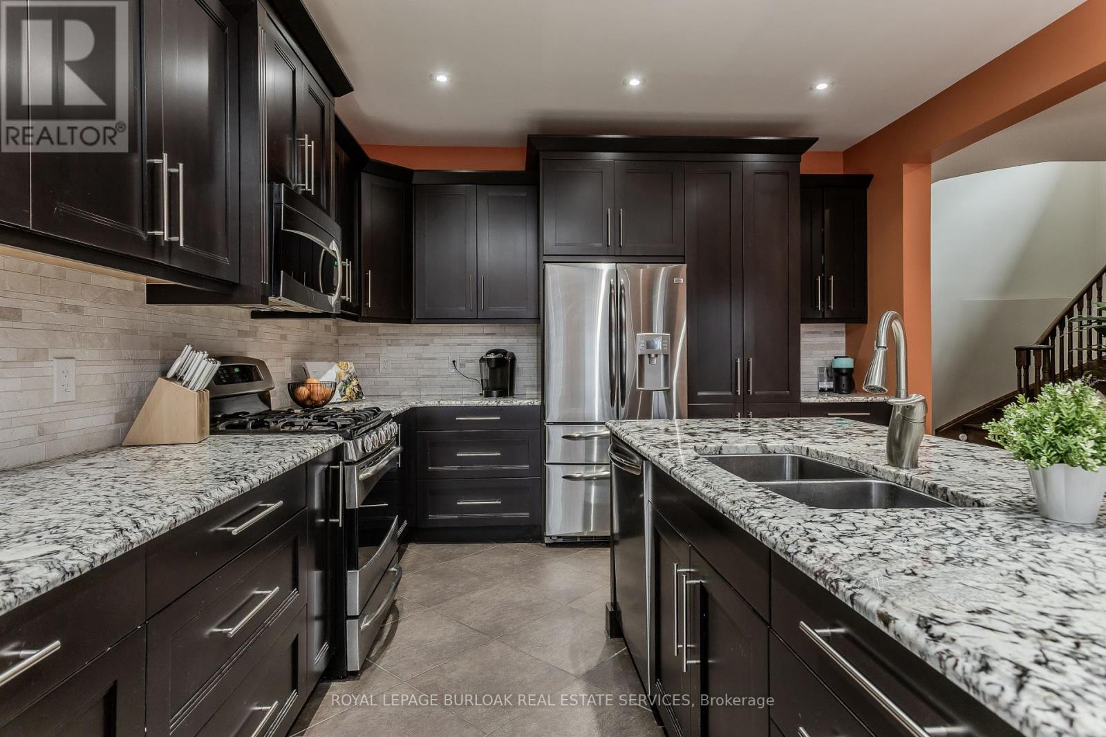 24 Newcastle Court, Hamilton, Ontario  L8V 0A6 - Photo 8 - X13756050