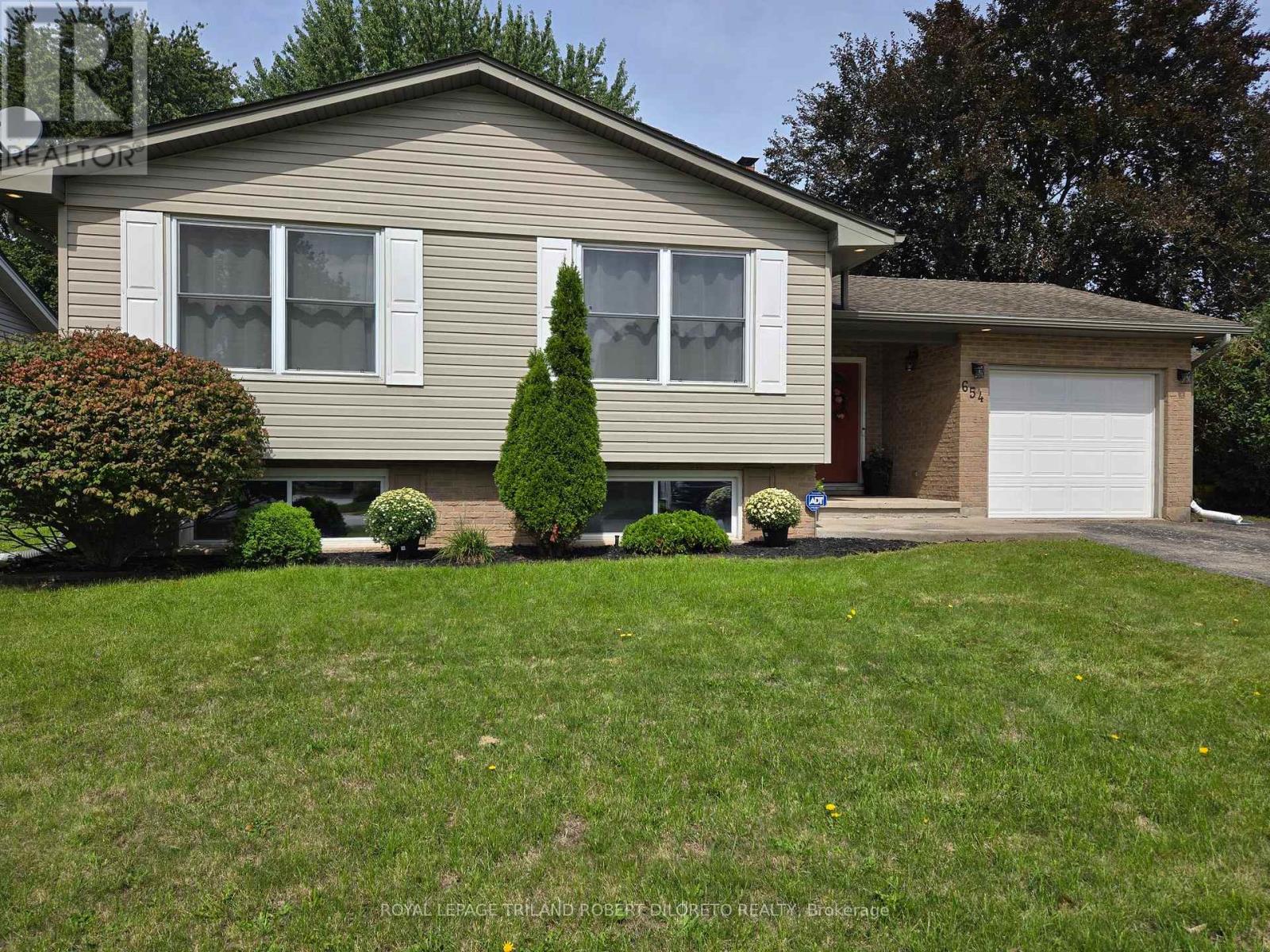 654 Grenfell Drive, London North, Ontario  N5X 2N2 - Photo 3 - X13752574