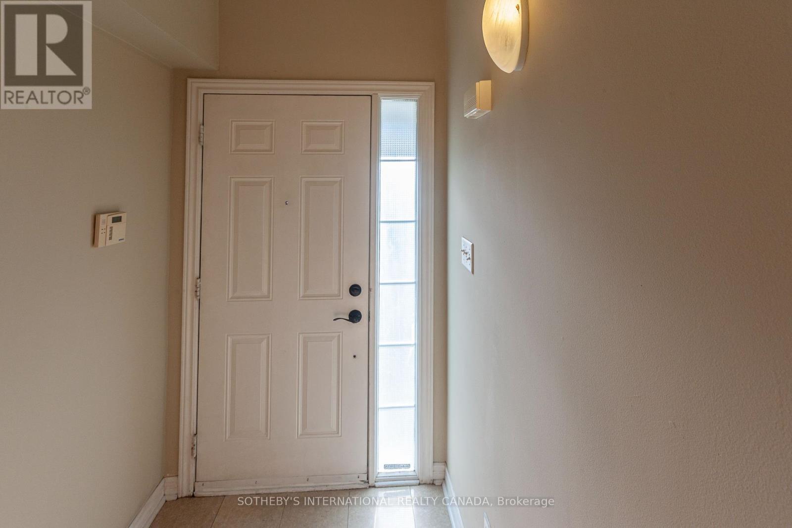 60 Routliffe Lane, Toronto, Ontario  M2N 0A5 - Photo 6 - C13748790