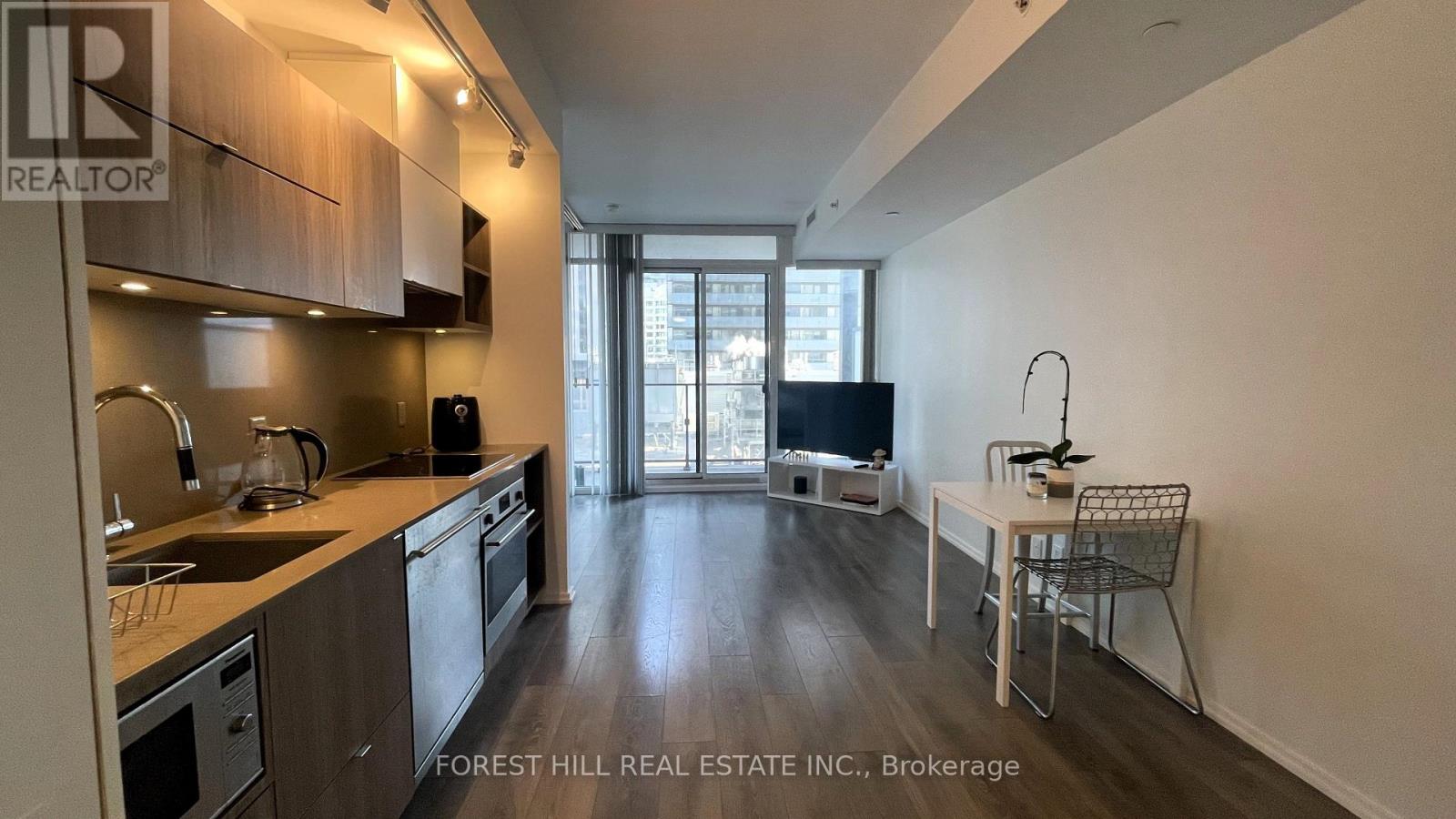1110 - 125 PETER STREET, Toronto, Ontario