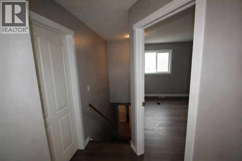 379 Falmere Road NE, Calgary, Alberta  T3J 2Z5 - Photo 9 - A2326447