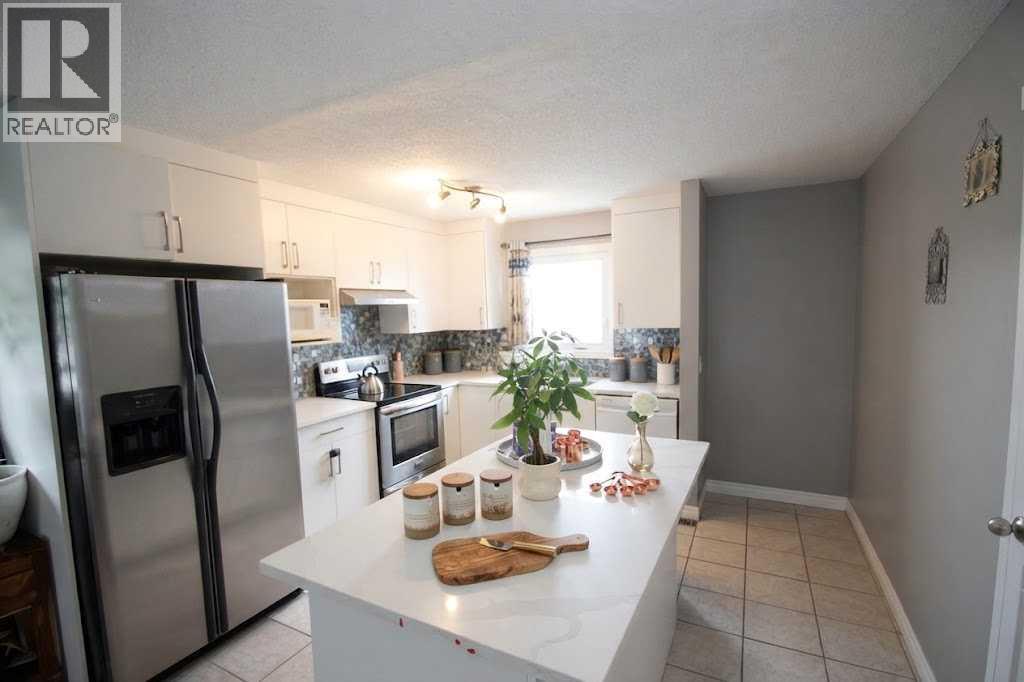 379 Falmere Road NE, Calgary, Alberta  T3J 2Z5 - Photo 2 - A2326447