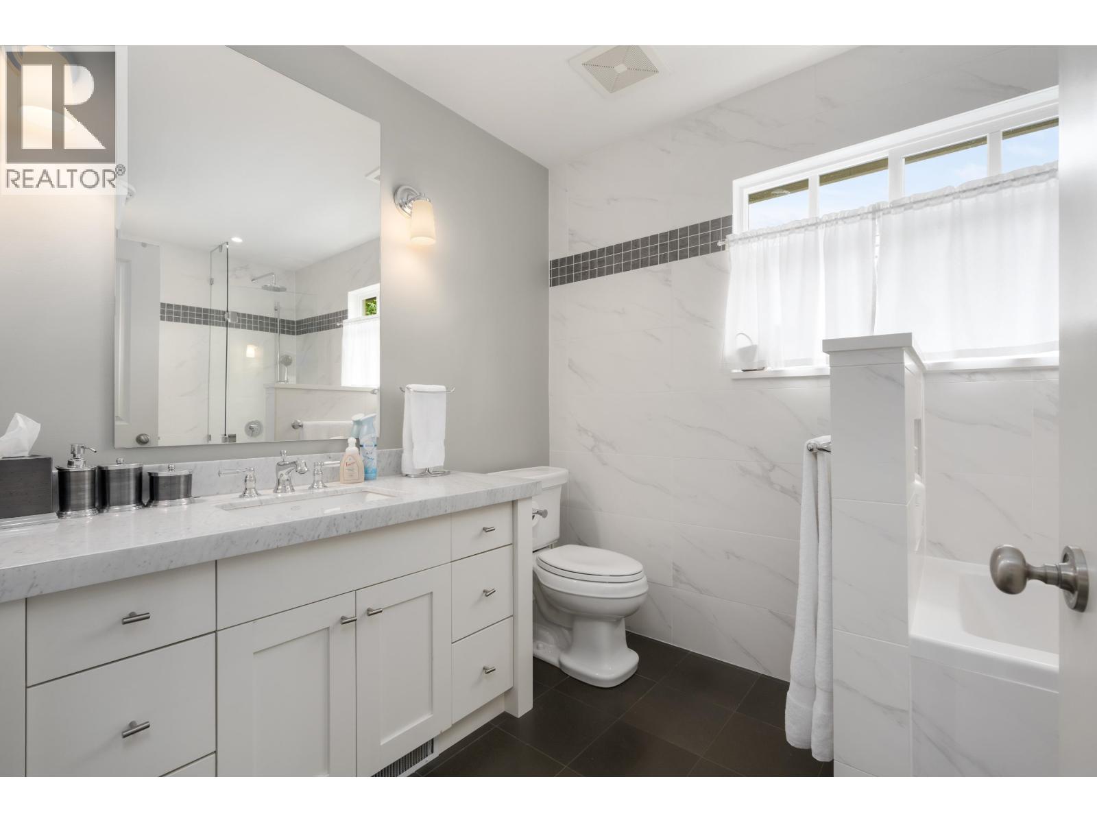 3955 Dundas Street, Burnaby, British Columbia  V5C 1A6 - Photo 19 - R3162298