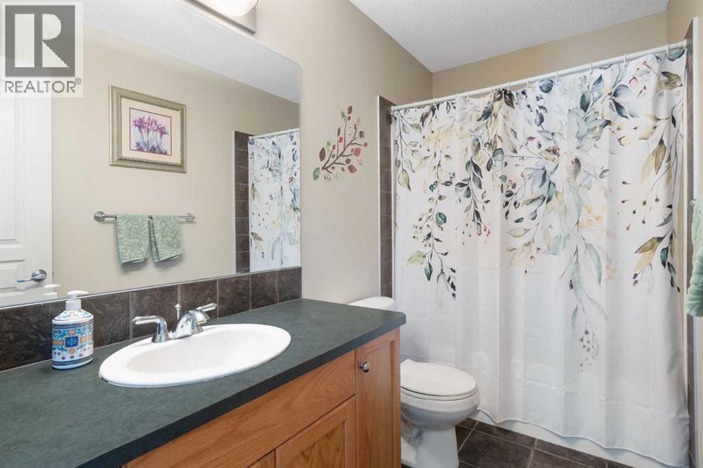 408 Rainbow Falls Way, Chestermere, Alberta  T1X 1S8 - Photo 18 - A2341209
