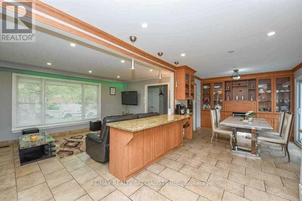 2 Marchbank Crescent, Brampton, Ontario  L6S 3B1 - Photo 12 - W13748590