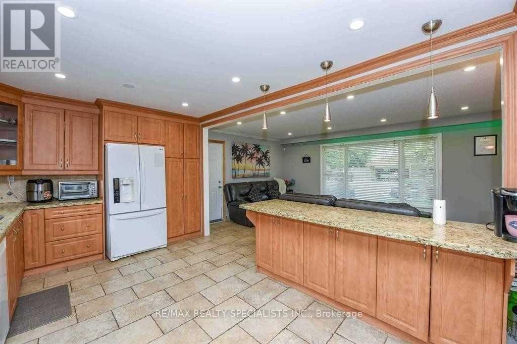 2 Marchbank Crescent, Brampton, Ontario  L6S 3B1 - Photo 10 - W13748590