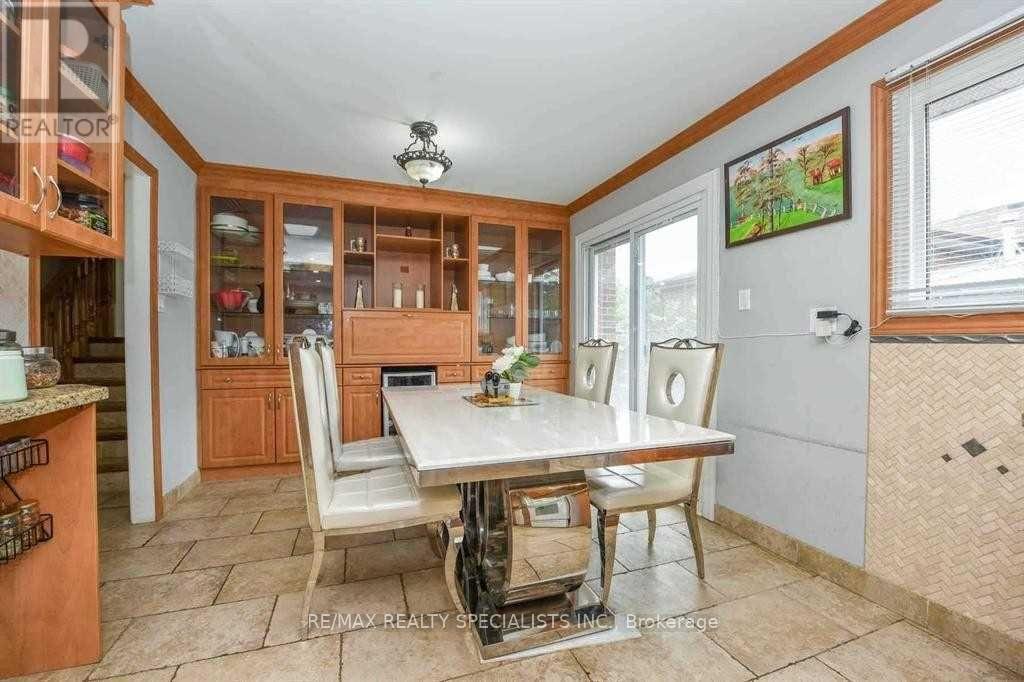 2 Marchbank Crescent, Brampton, Ontario  L6S 3B1 - Photo 13 - W13748590