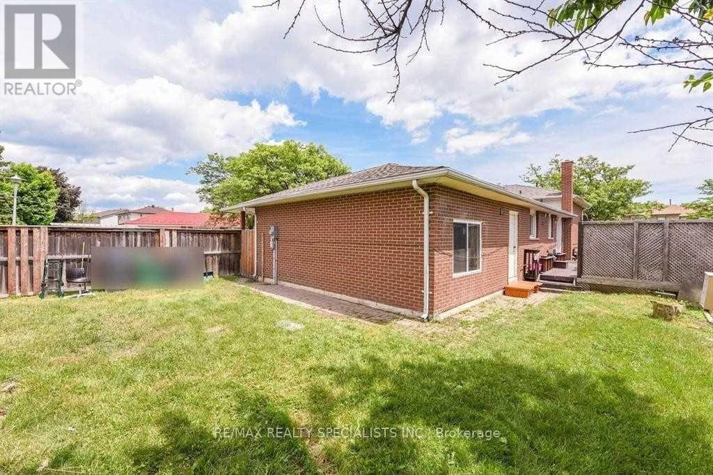 2 Marchbank Crescent, Brampton, Ontario  L6S 3B1 - Photo 33 - W13748590