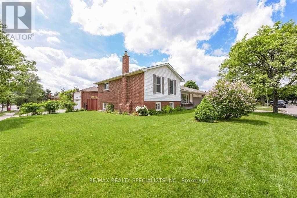 2 Marchbank Crescent, Brampton, Ontario  L6S 3B1 - Photo 2 - W13748590