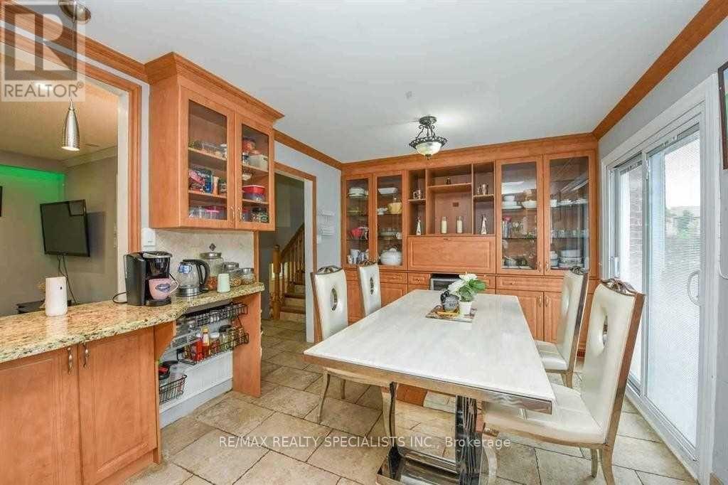 2 Marchbank Crescent, Brampton, Ontario  L6S 3B1 - Photo 14 - W13748590