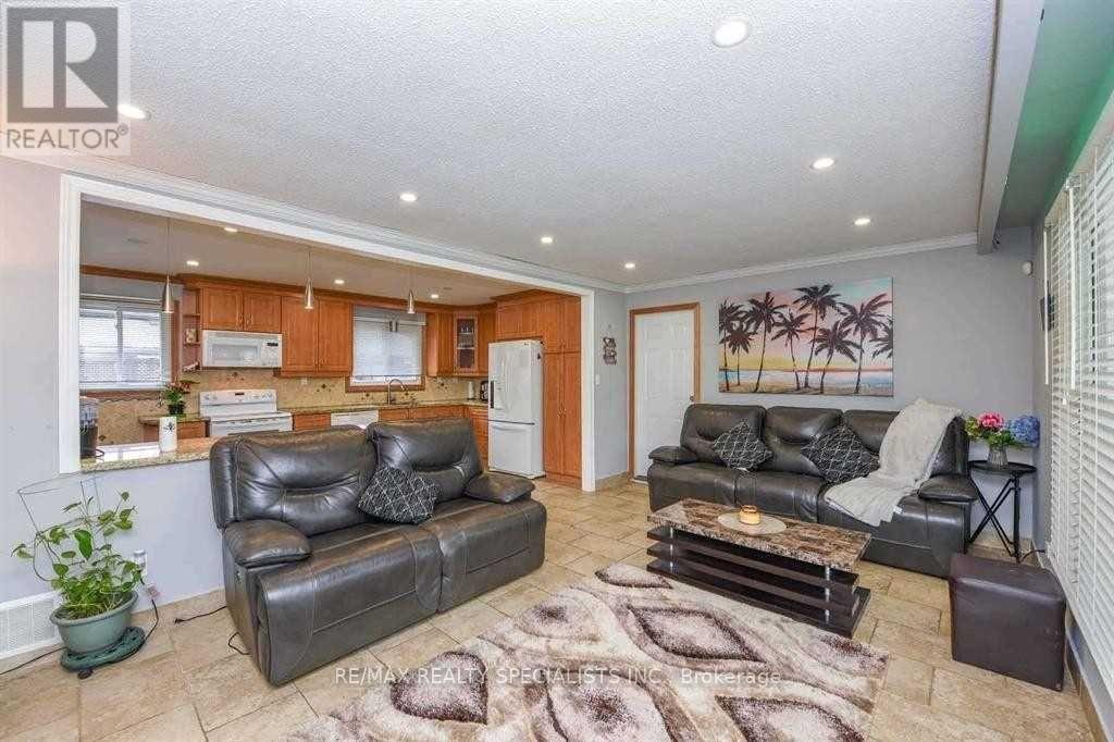 2 Marchbank Crescent, Brampton, Ontario  L6S 3B1 - Photo 16 - W13748590