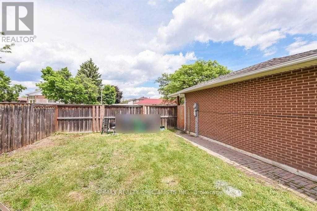 2 Marchbank Crescent, Brampton, Ontario  L6S 3B1 - Photo 34 - W13748590