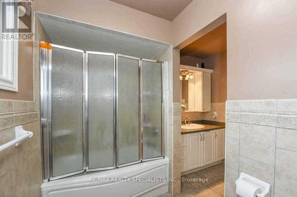 2 Marchbank Crescent, Brampton, Ontario  L6S 3B1 - Photo 25 - W13748590