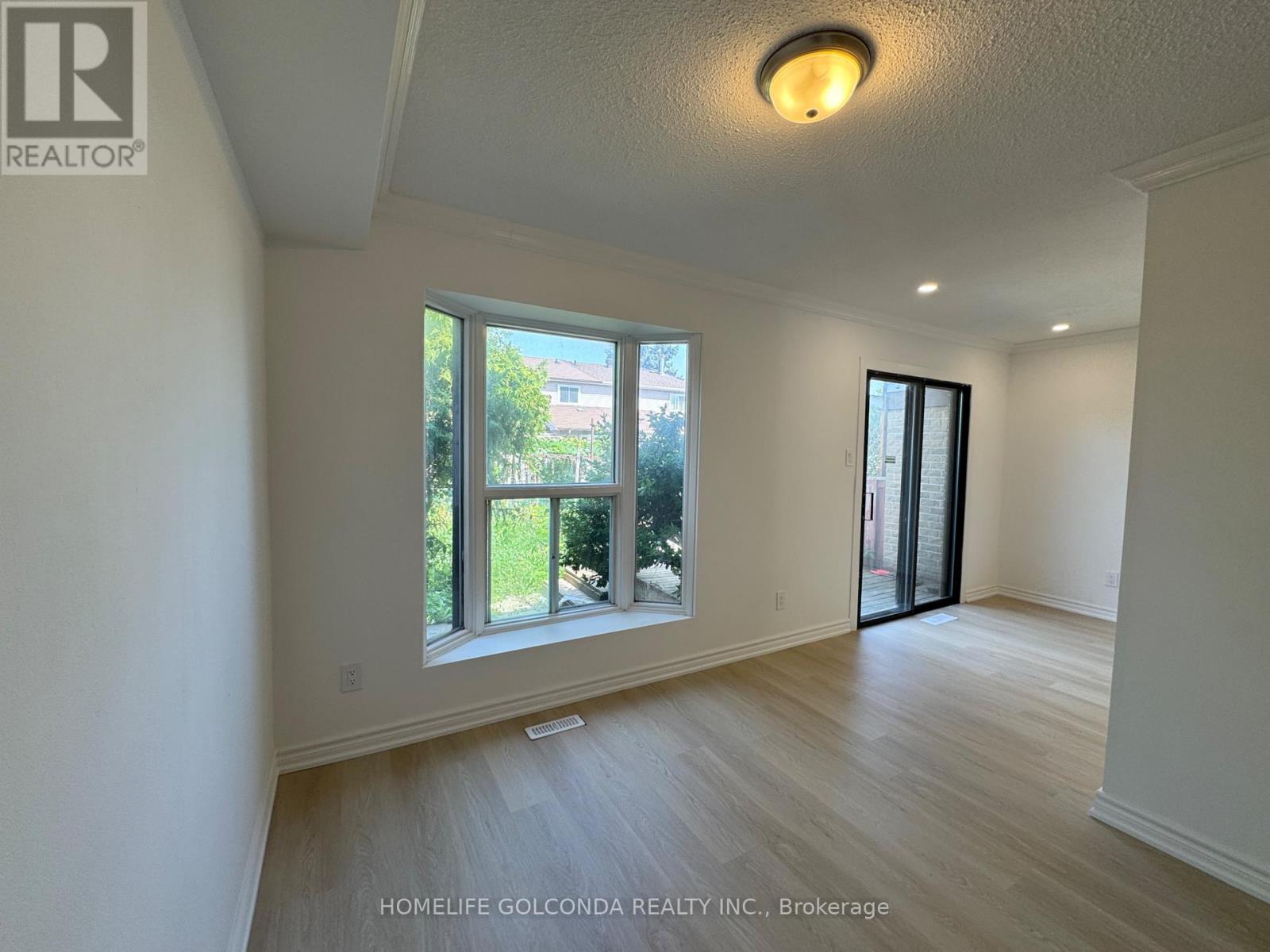 12 Grenbeck Drive, Toronto, Ontario  M1V 2H6 - Photo 4 - E13756160