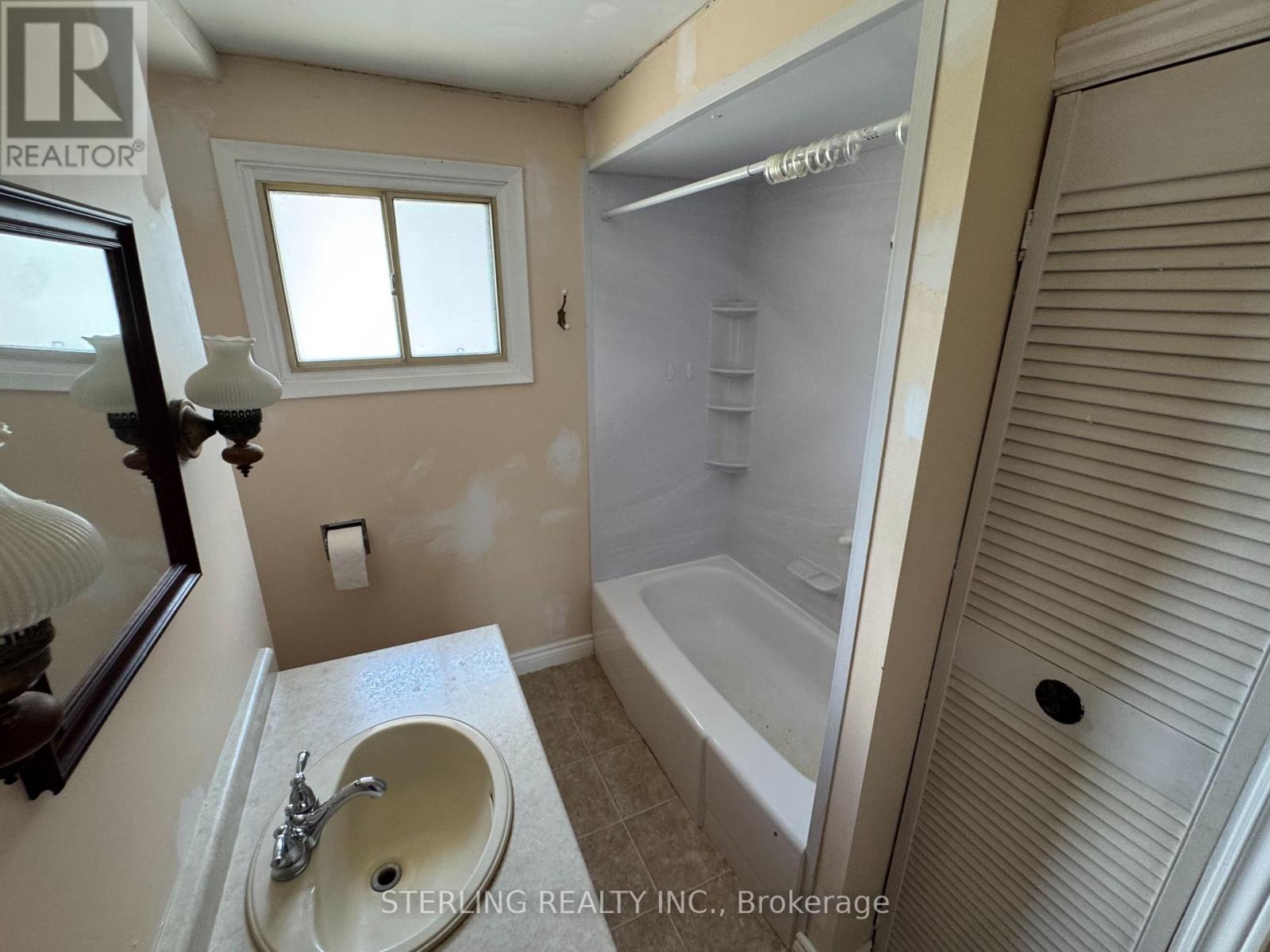 817 Jomar Avenue, Pickering, Ontario  L1X 2R4 - Photo 12 - E13756164