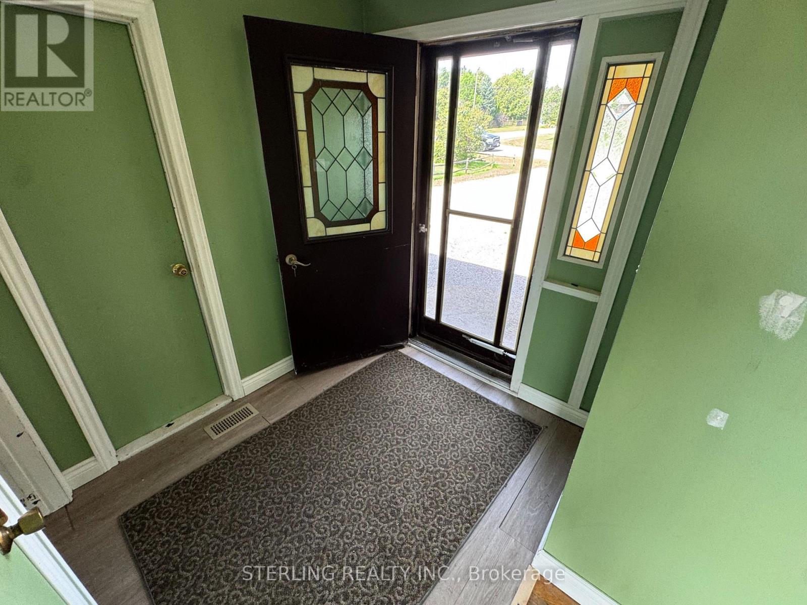 817 Jomar Avenue, Pickering, Ontario  L1X 2R4 - Photo 4 - E13756164