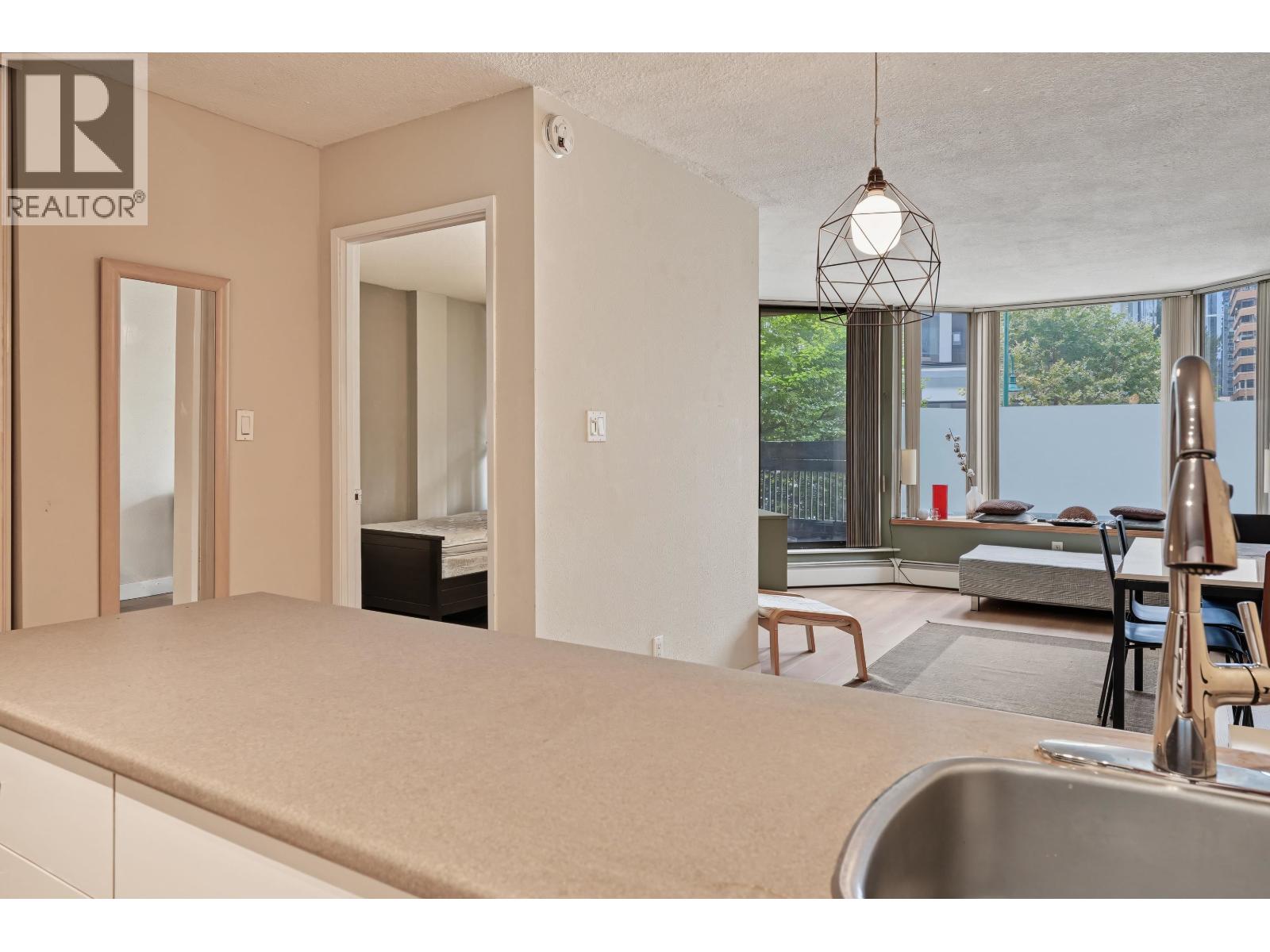 206 950 Drake Street, Vancouver, British Columbia  V6Z 2B9 - Photo 2 - R3162340