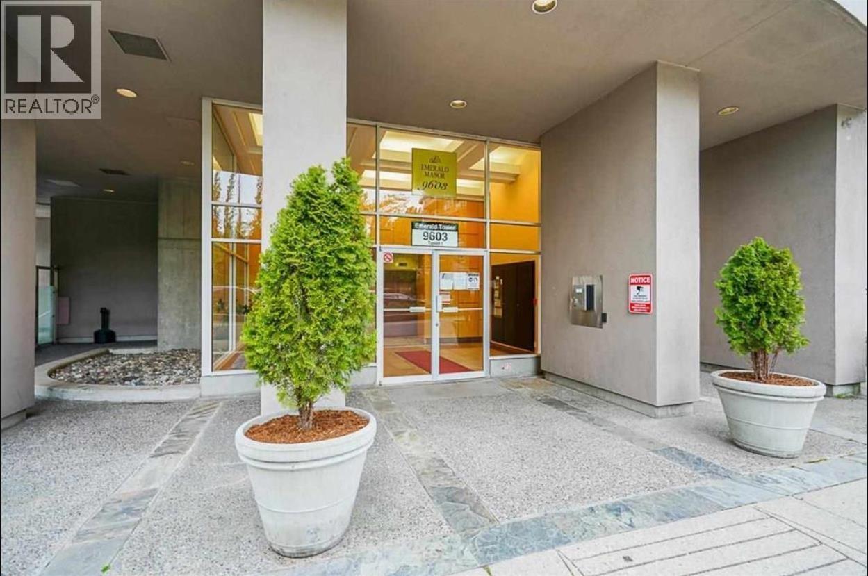 803 9603 Manchester Drive, Burnaby, British Columbia  V3N 4Y7 - Photo 2 - R3162348