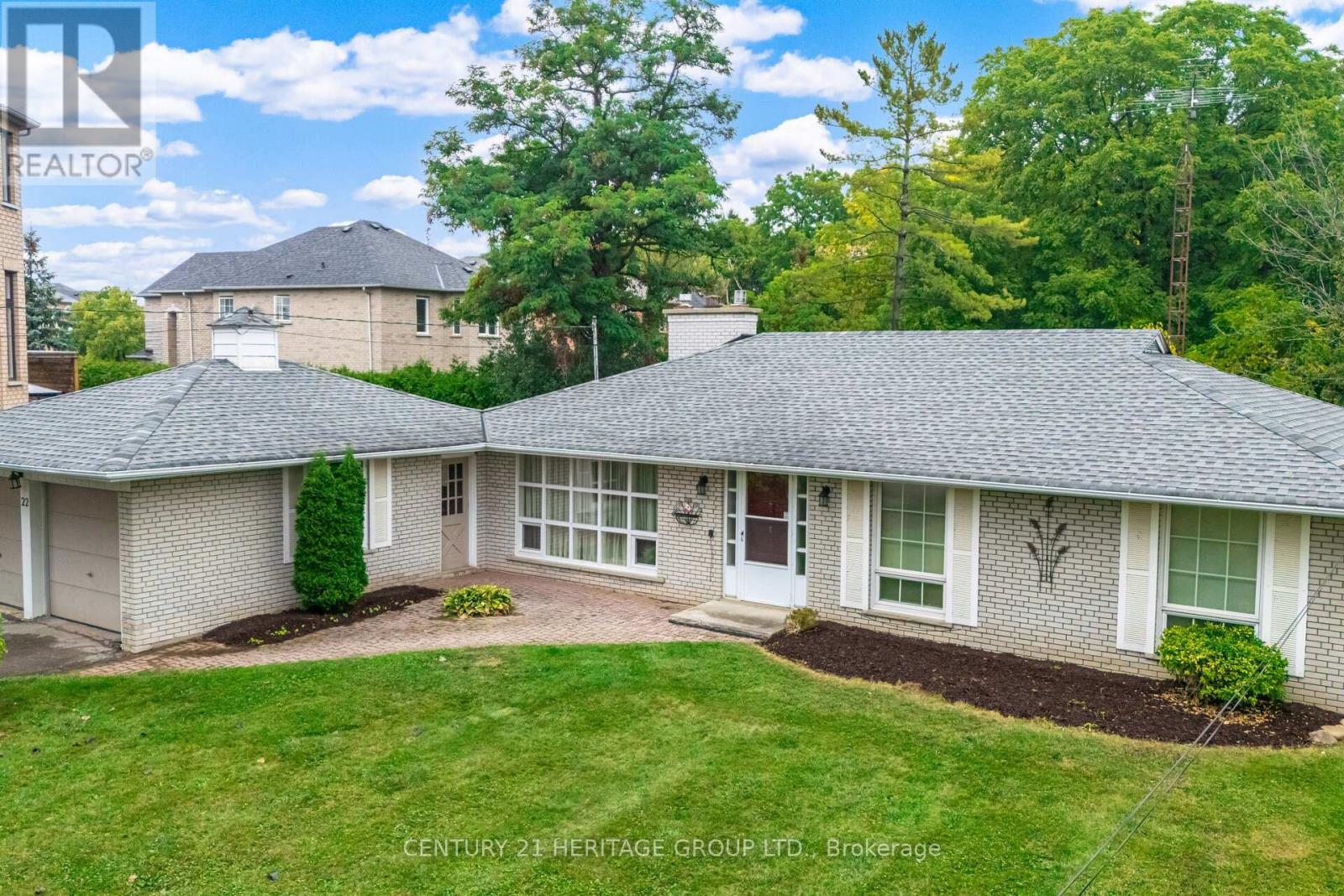22 POPLAR DRIVE, Richmond Hill, Ontario