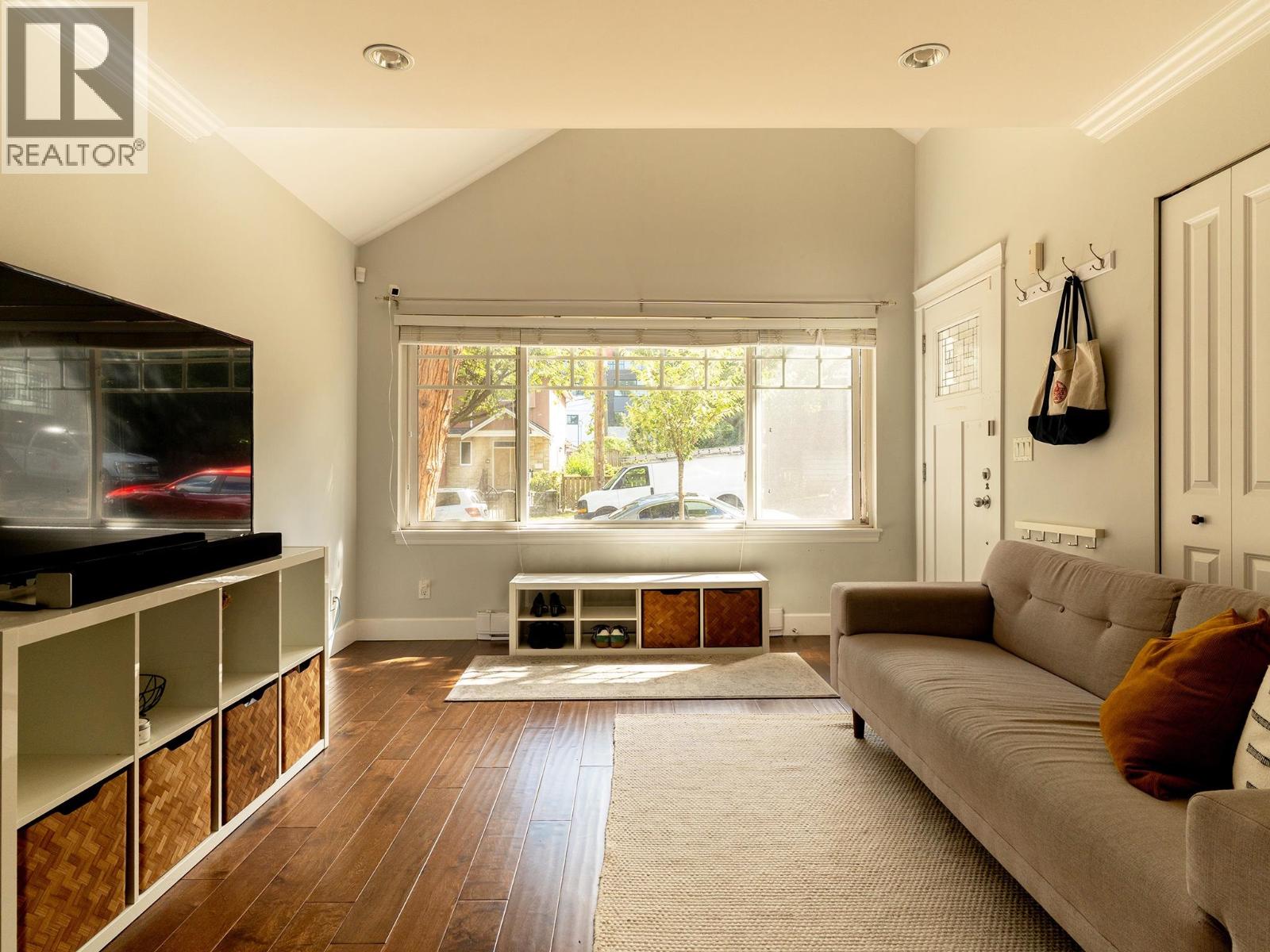4883 Beatrice Street, Vancouver, British Columbia  V5N 4J5 - Photo 2 - R3162366
