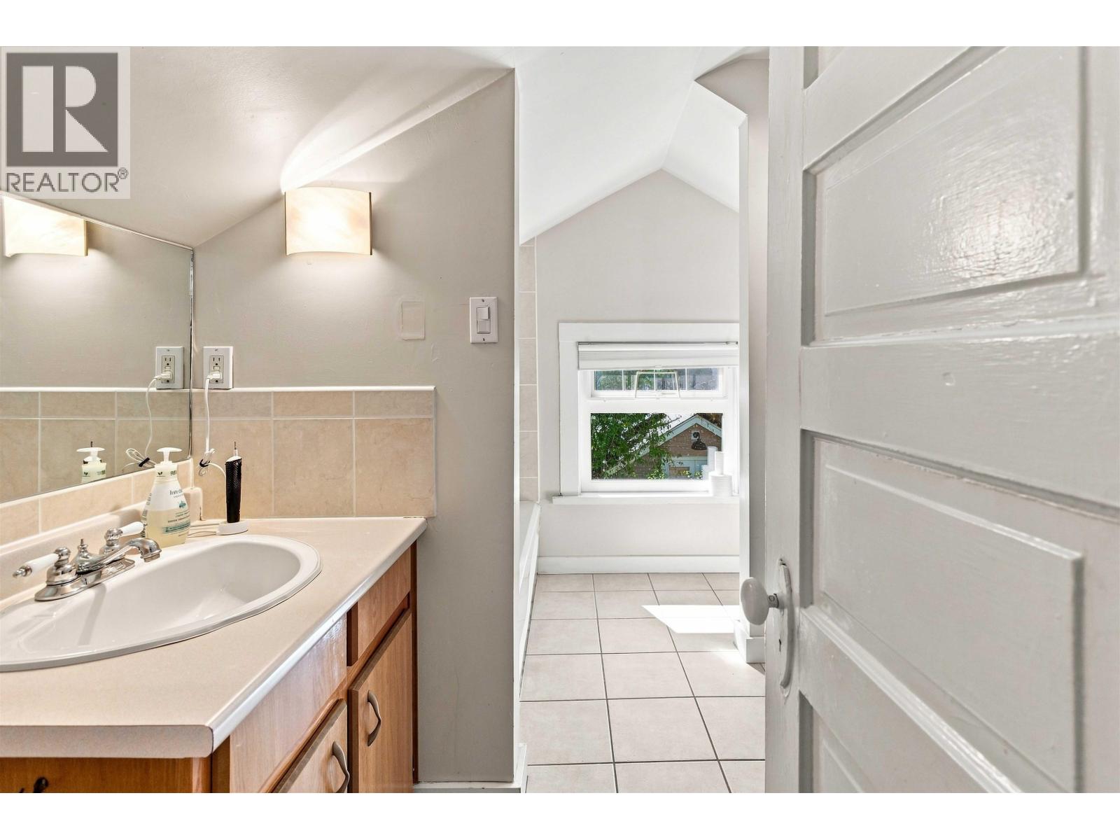 2764 Dundas Street, Vancouver, British Columbia  V5K 1R2 - Photo 17 - R3162415