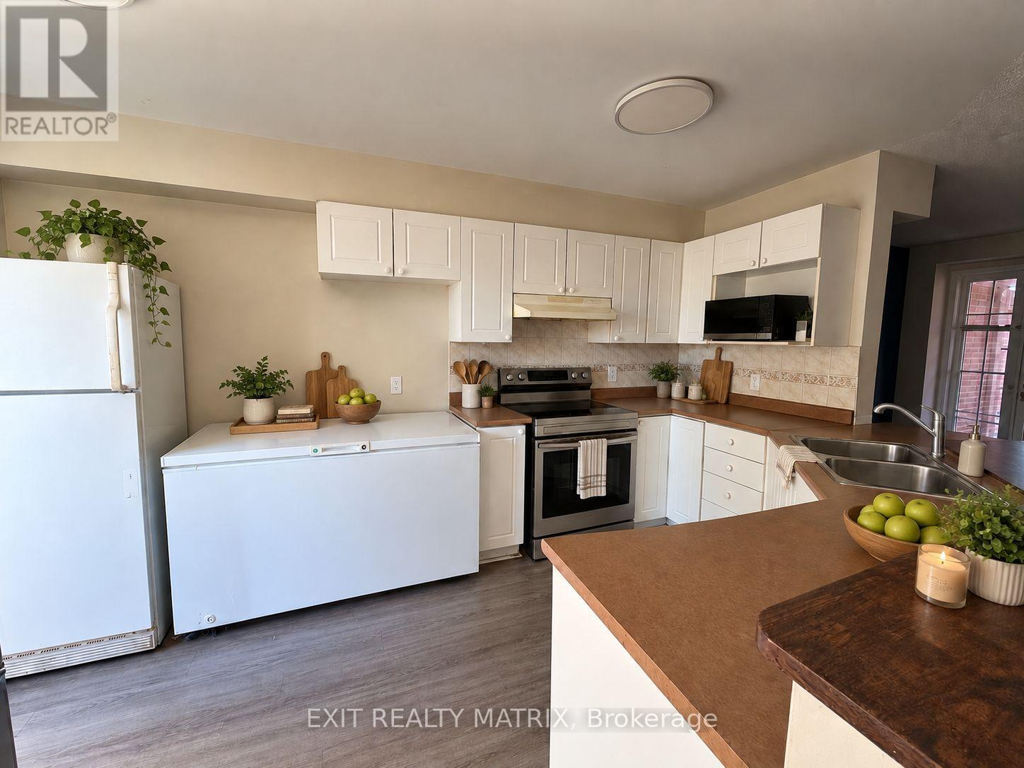 155 Margrave Avenue, Ottawa, Ontario  K1T 3X7 - Photo 2 - X13746932