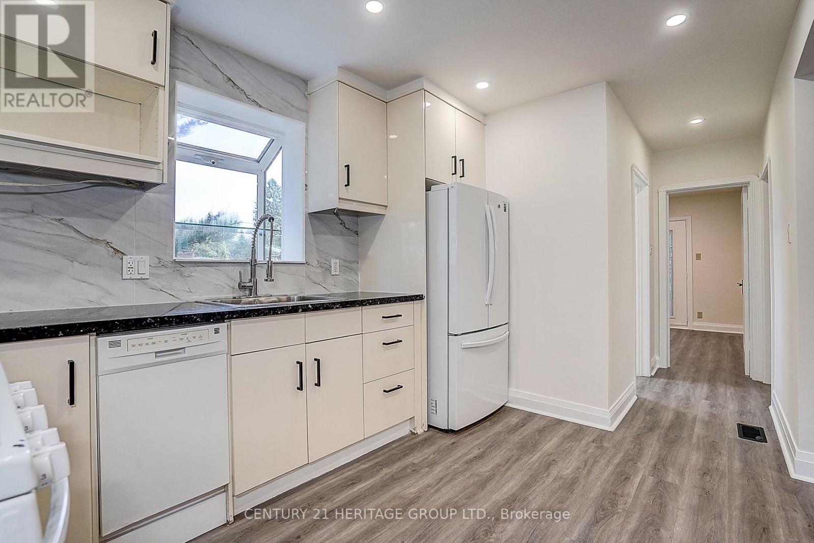 441 Rimilton Avenue, Toronto, Ontario  M8W 2G7 - Photo 16 - W13756130