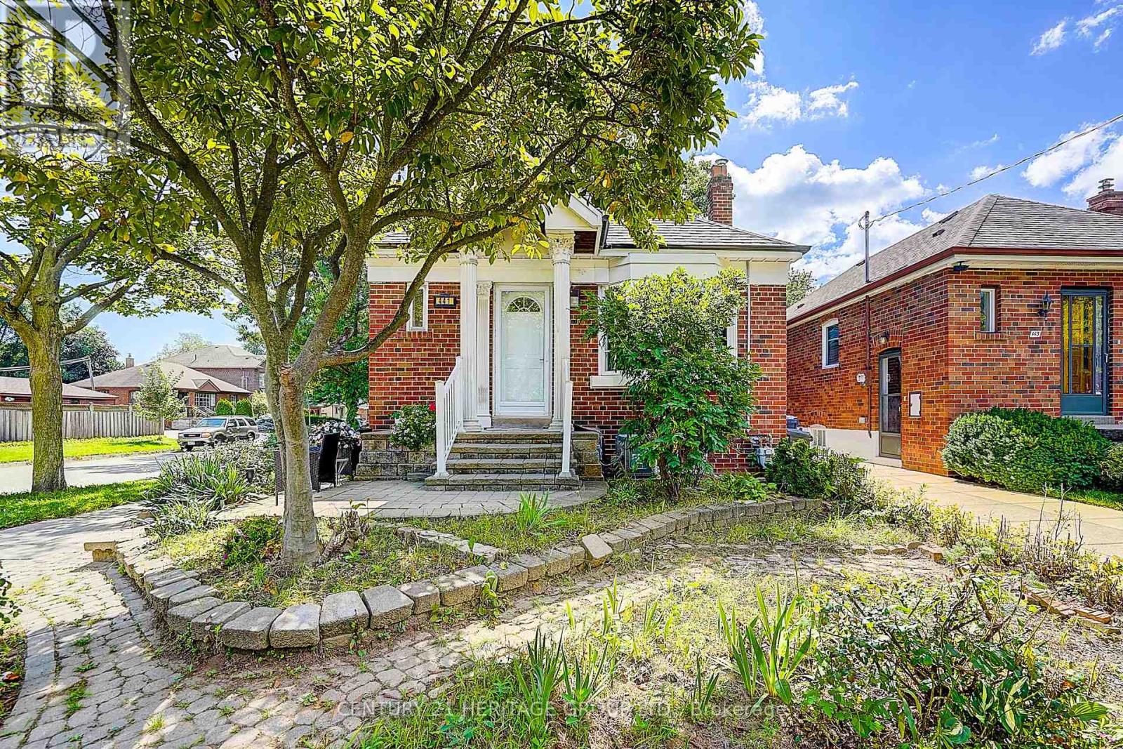 441 Rimilton Avenue, Toronto, Ontario  M8W 2G7 - Photo 3 - W13756132