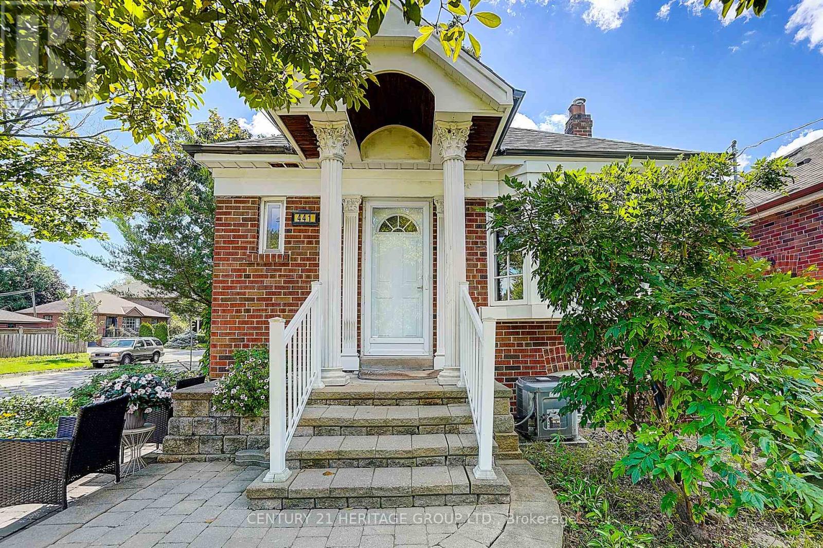 441 Rimilton Avenue, Toronto, Ontario  M8W 2G7 - Photo 4 - W13756132