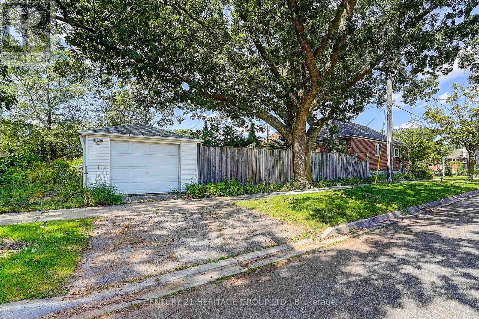 441 Rimilton Avenue, Toronto, Ontario  M8W 2G7 - Photo 7 - W13756132