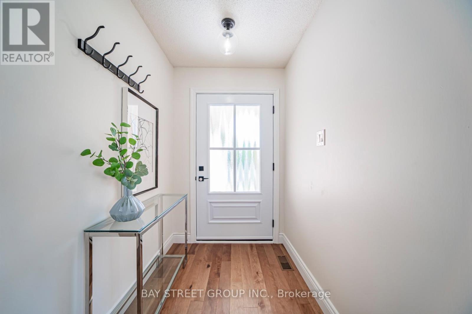 29 Roslo Court, Oakville (Cp College Park), Ontario  L6H 4S1 - Photo 2 - W13756234