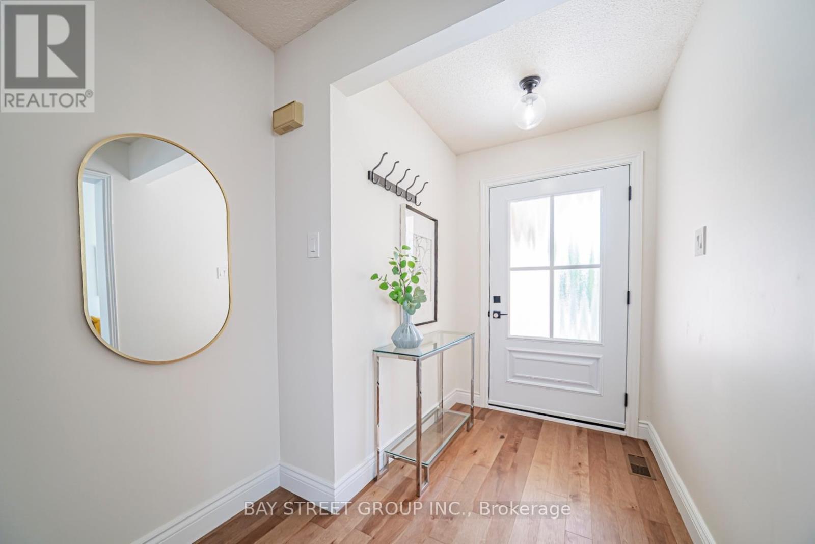 29 Roslo Court, Oakville (Cp College Park), Ontario  L6H 4S1 - Photo 3 - W13756234