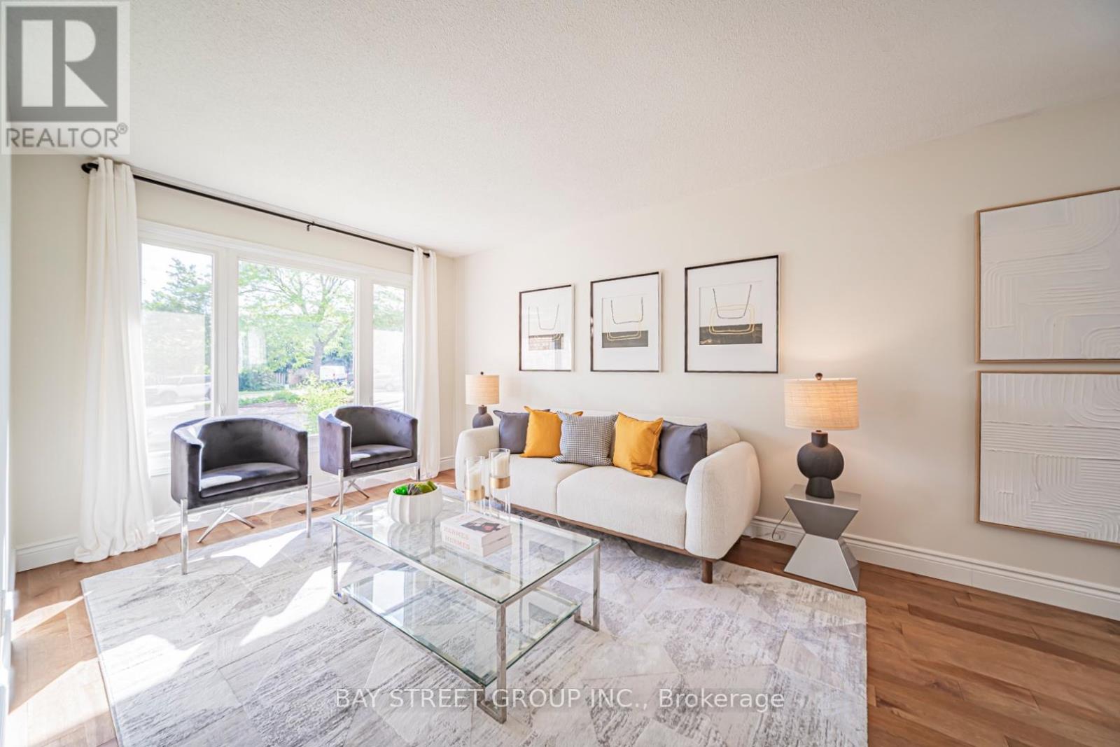 29 Roslo Court, Oakville (Cp College Park), Ontario  L6H 4S1 - Photo 4 - W13756234
