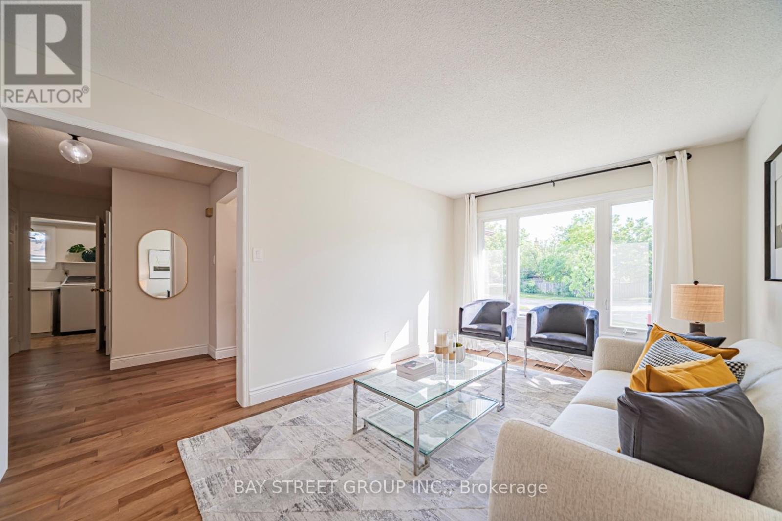 29 Roslo Court, Oakville (Cp College Park), Ontario  L6H 4S1 - Photo 5 - W13756234