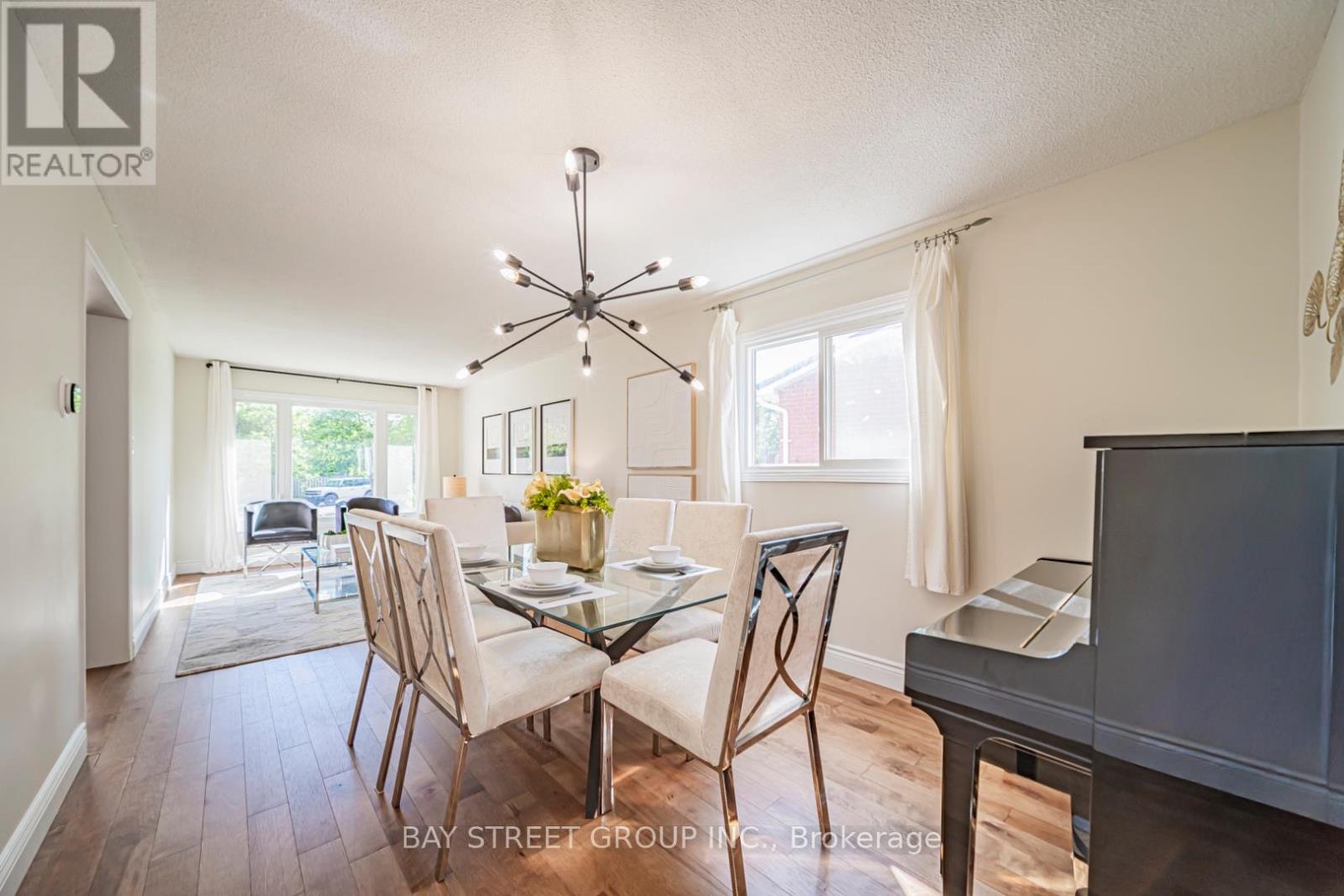 29 Roslo Court, Oakville (Cp College Park), Ontario  L6H 4S1 - Photo 9 - W13756234