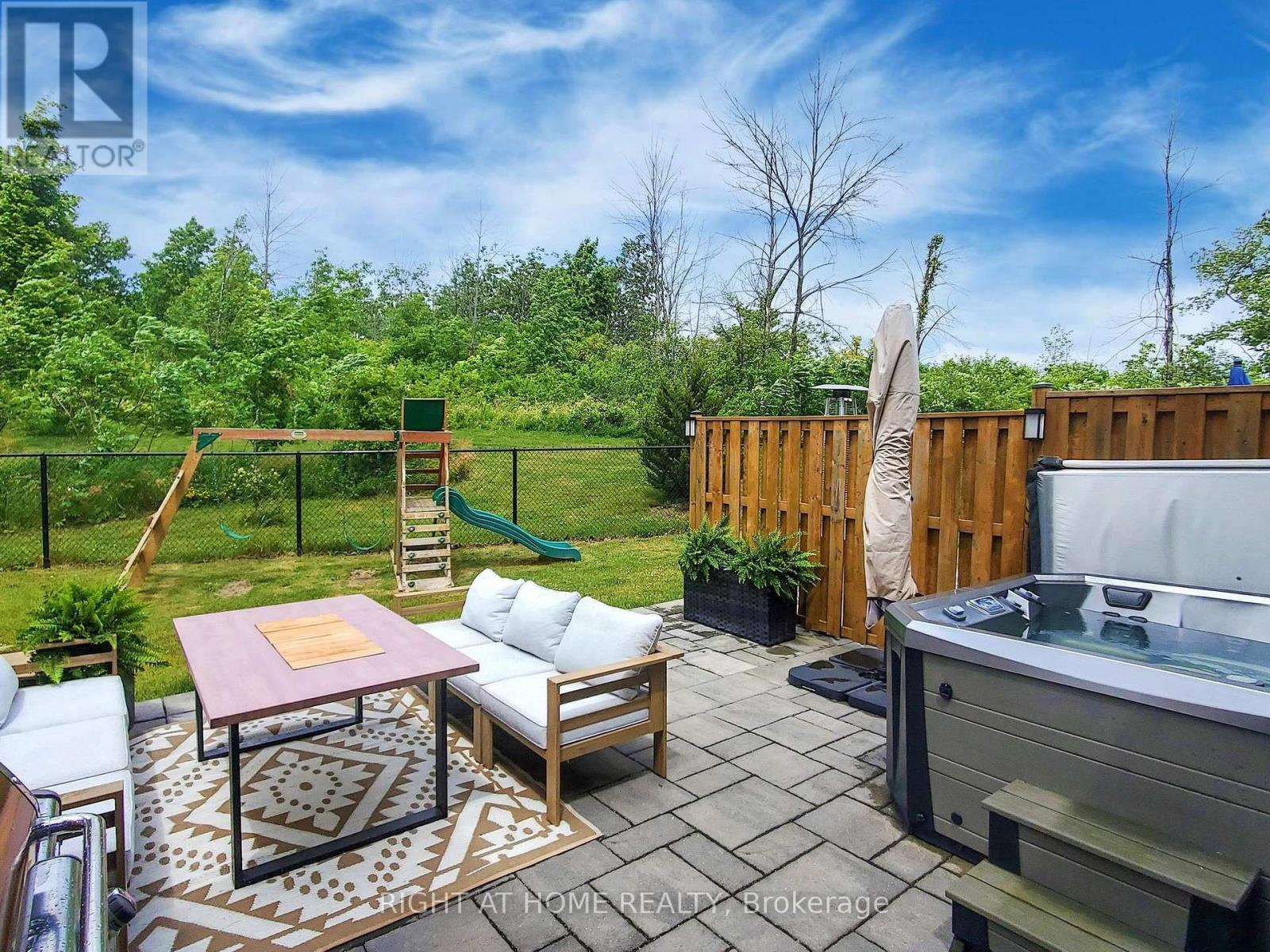 30 - 35 Midhurst Heights, Hamilton, Ontario  L8J 0K9 - Photo 2 - X13756208