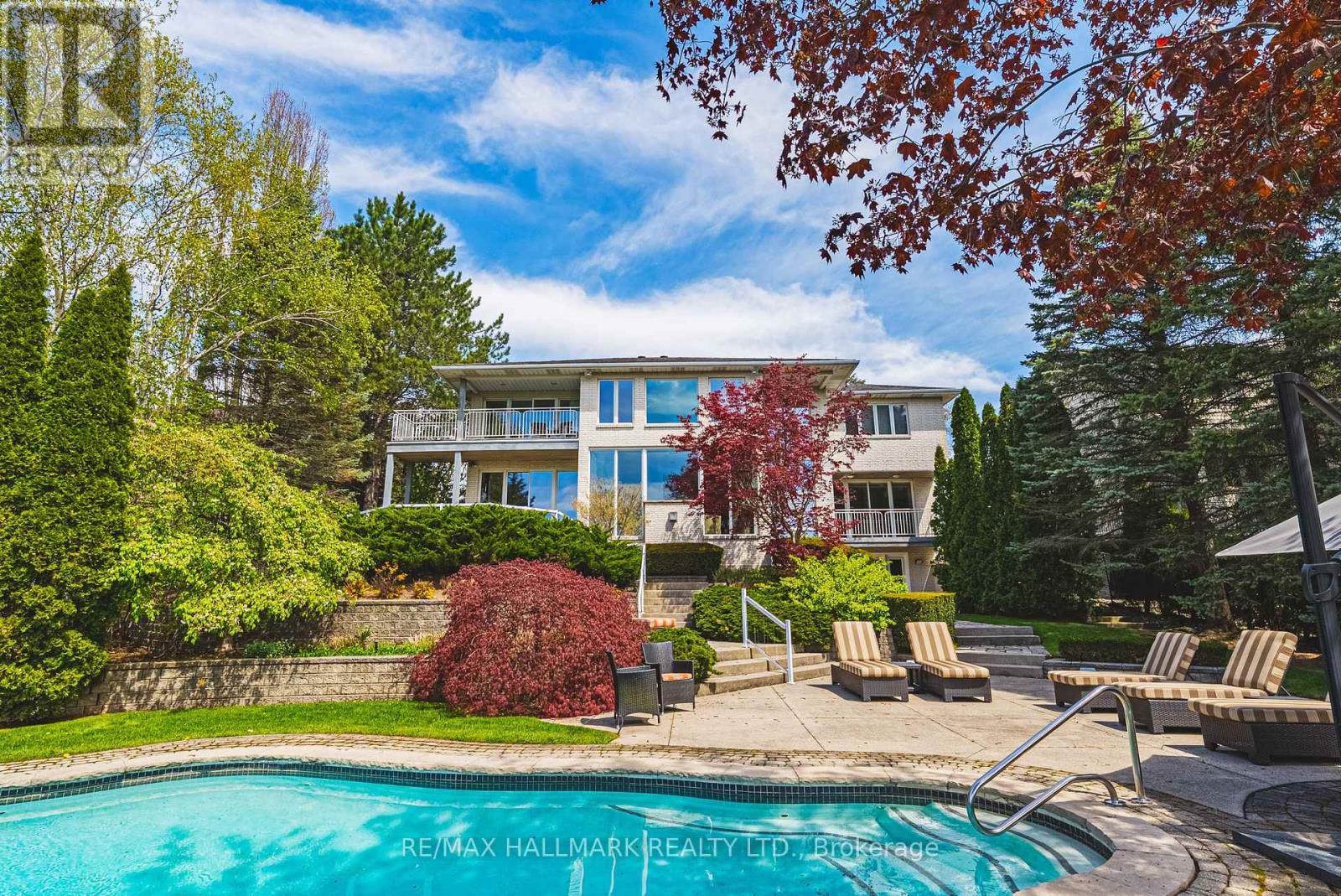 2 Anslow Court, Hamilton, Ontario  L9H 6Z2 - Photo 2 - X13215860
