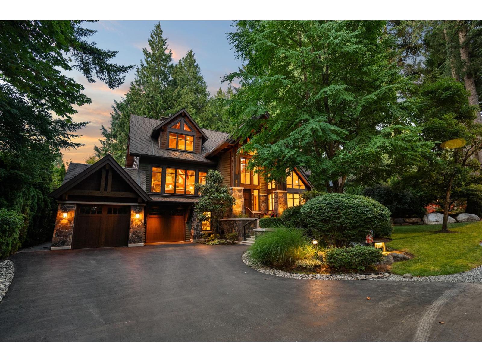 2650 Dogwood Drive, Surrey, British Columbia  V4A 3K5 - Photo 1 - R3161994