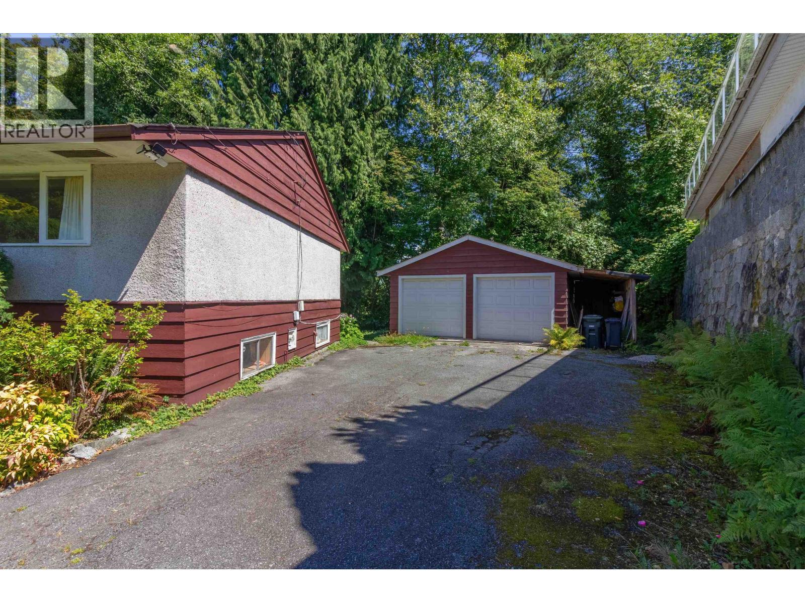 446 Northcliffe Crescent, Burnaby, British Columbia  V5A 1A1 - Photo 2 - R3162426