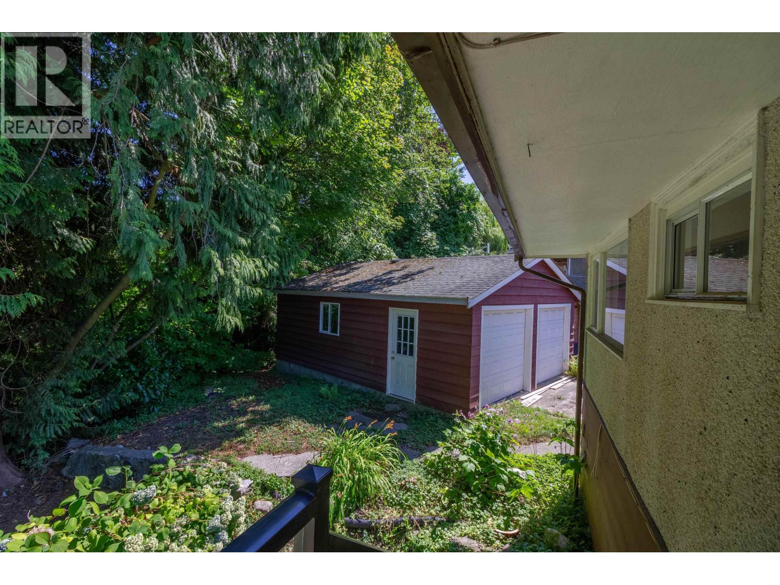446 Northcliffe Crescent, Burnaby, British Columbia  V5A 1A1 - Photo 9 - R3162426