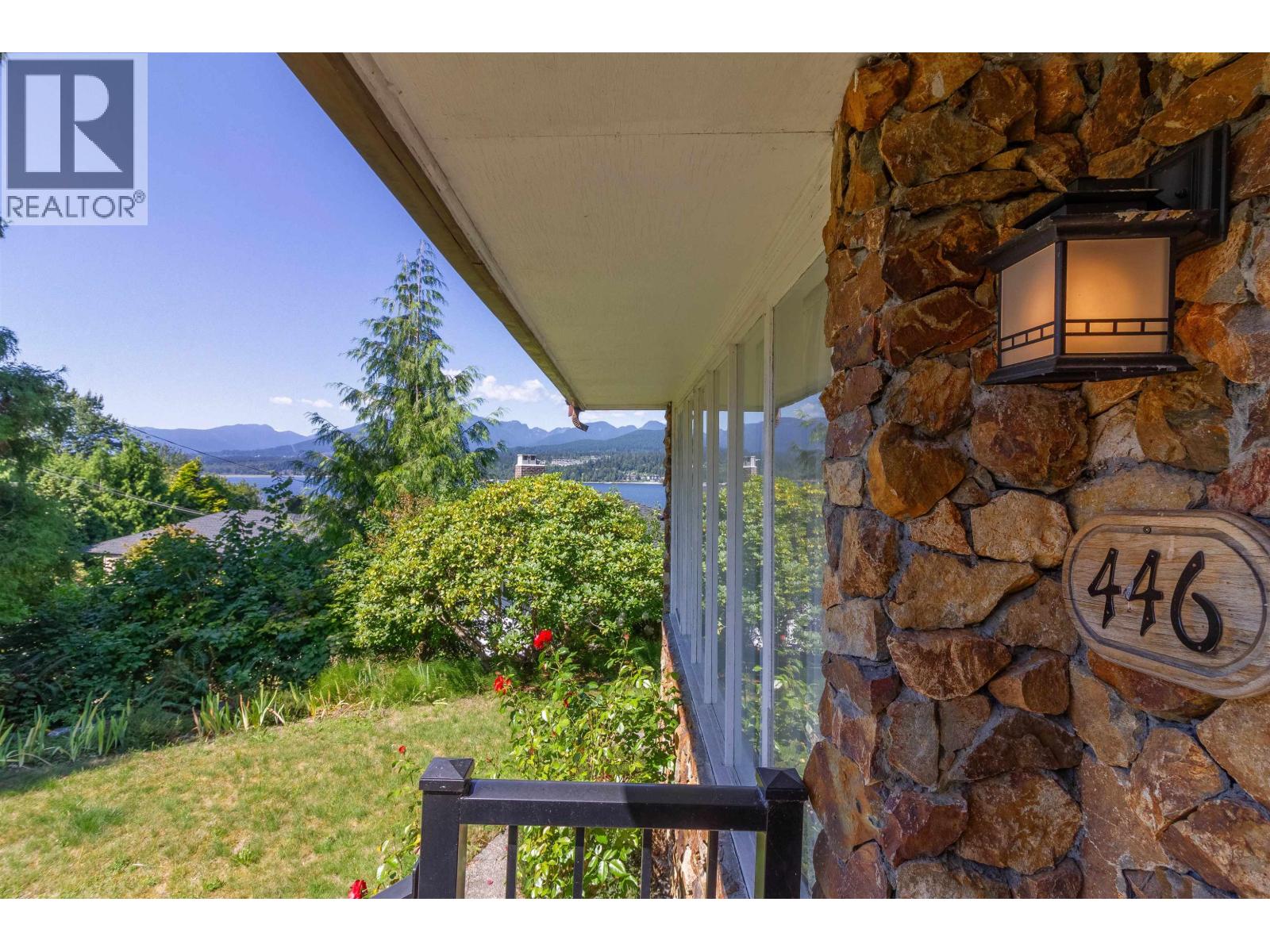 446 Northcliffe Crescent, Burnaby, British Columbia  V5A 1A1 - Photo 33 - R3162426