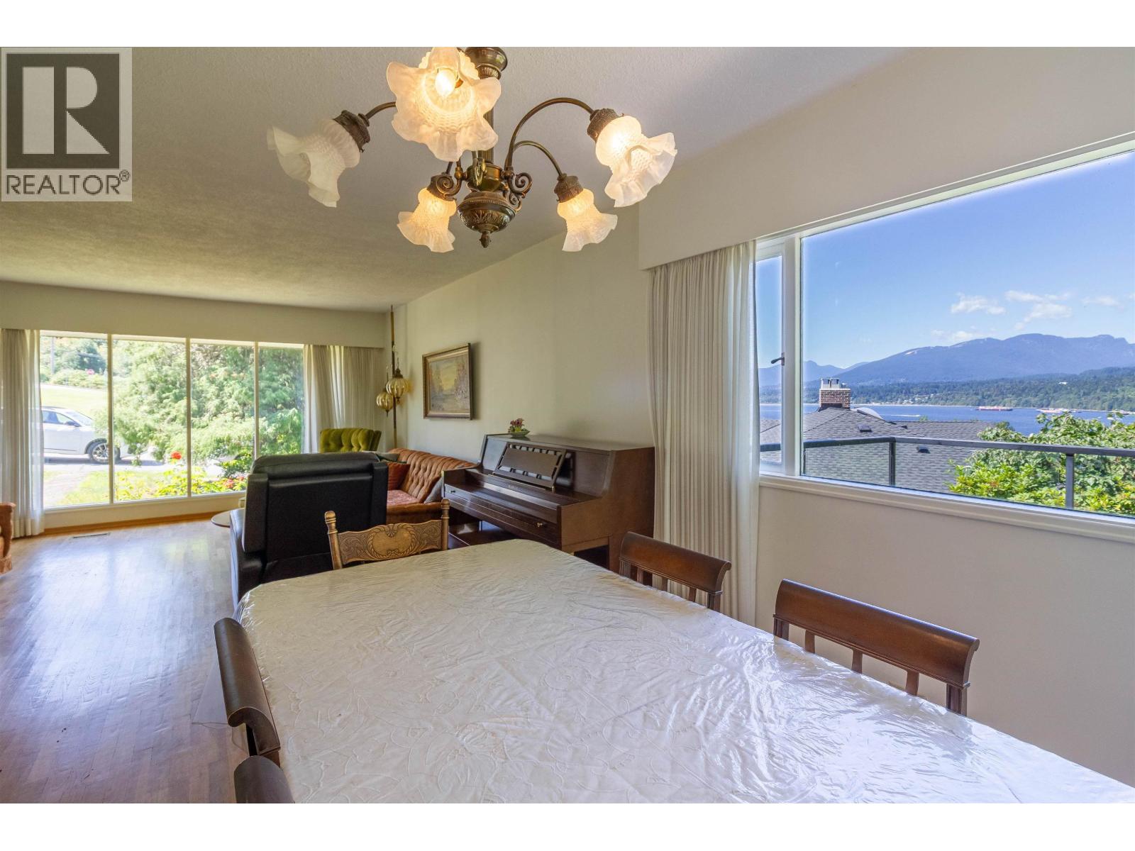 446 Northcliffe Crescent, Burnaby, British Columbia  V5A 1A1 - Photo 16 - R3162426