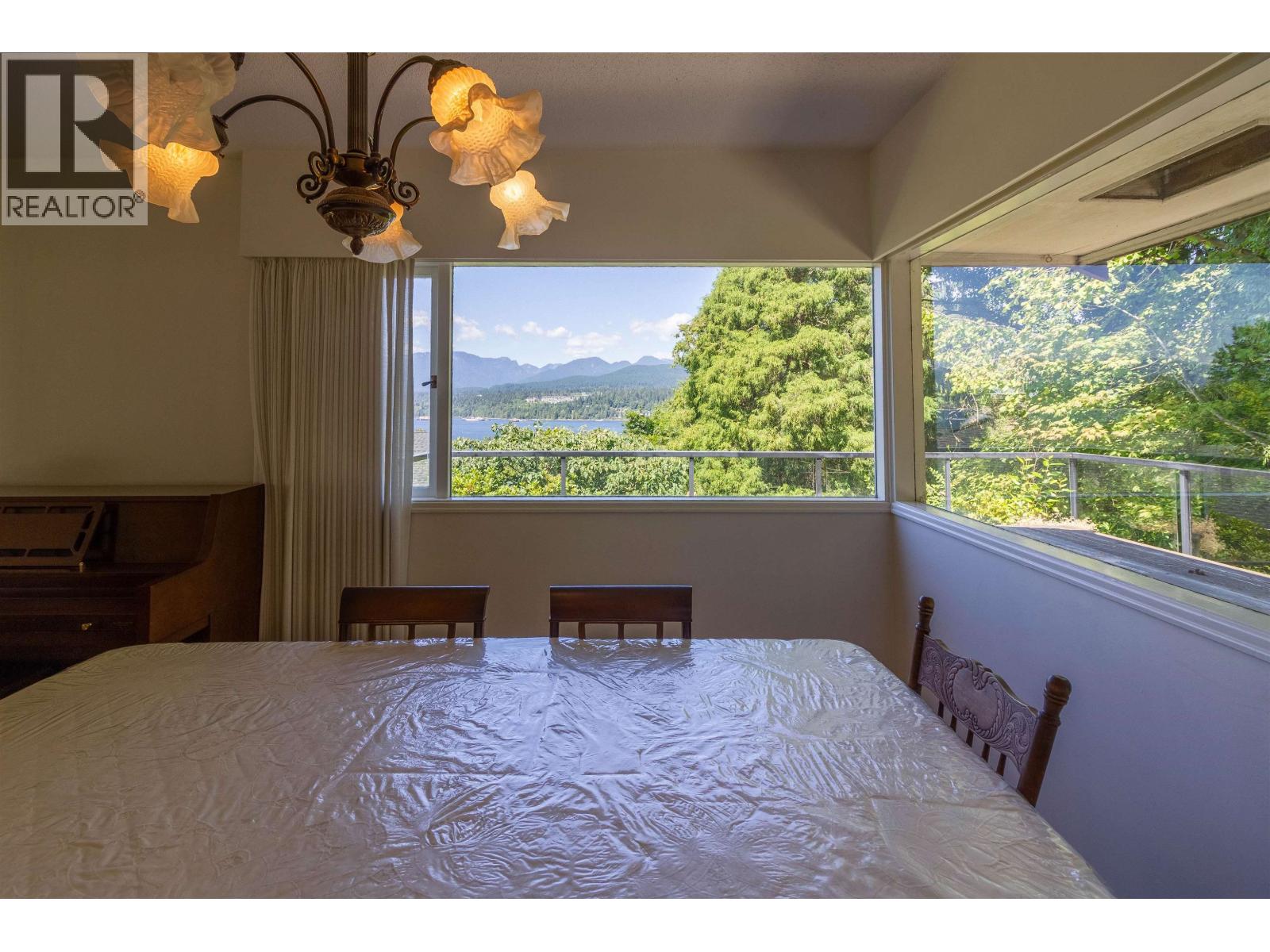 446 Northcliffe Crescent, Burnaby, British Columbia  V5A 1A1 - Photo 15 - R3162426