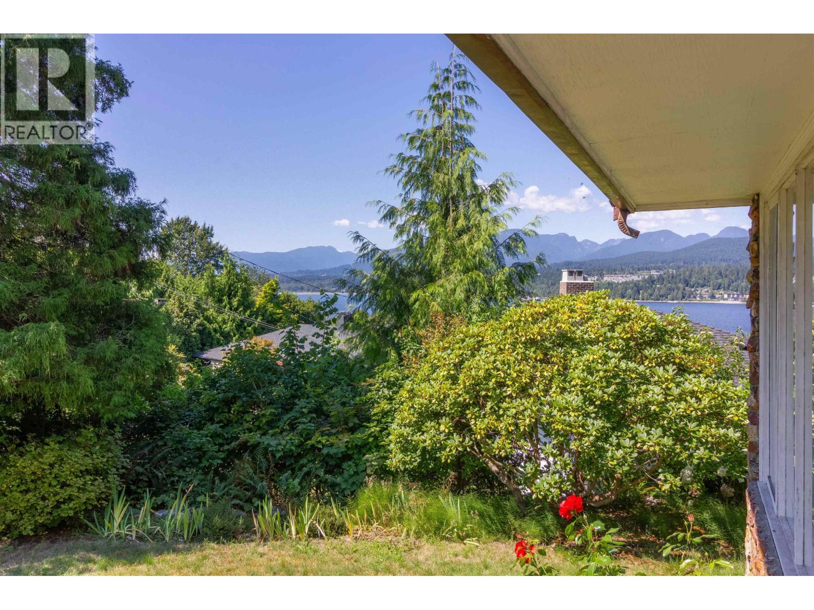 446 Northcliffe Crescent, Burnaby, British Columbia  V5A 1A1 - Photo 34 - R3162426